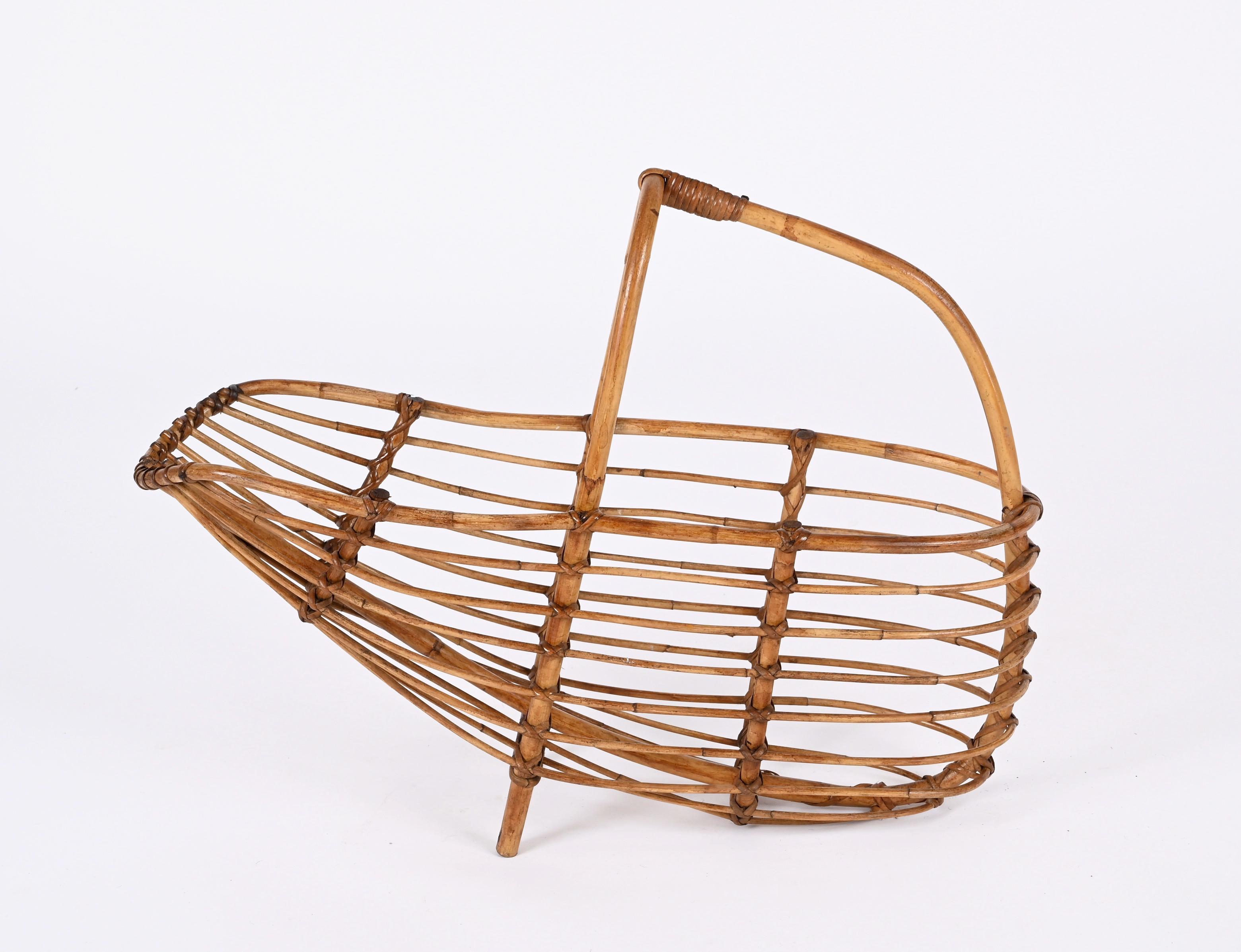 Midcentury French Riviera Bamboo and Rattan Italian Magazine Rack, 1960s In Good Condition For Sale In Roma, IT