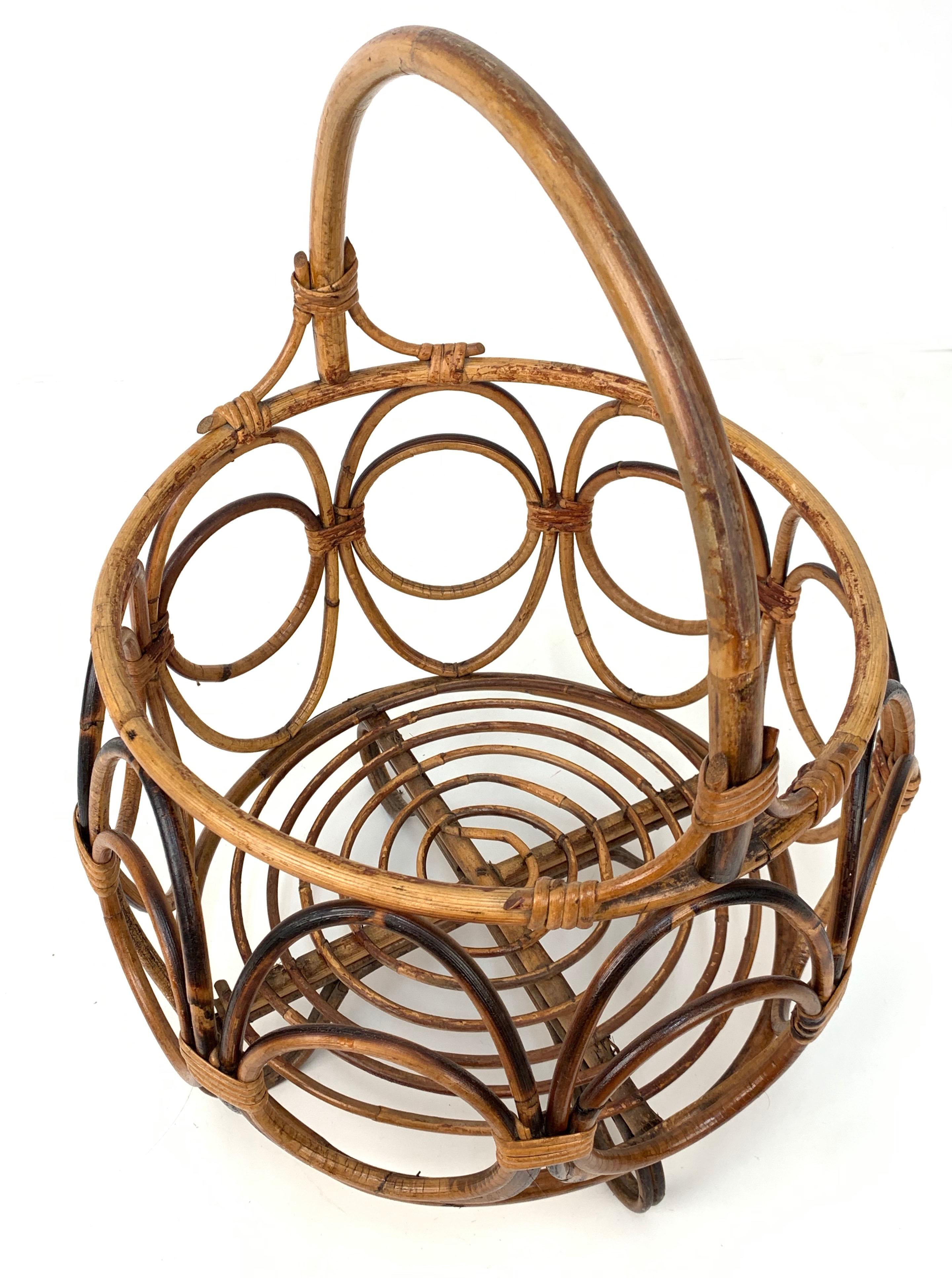 Midcentury French Riviera Bamboo and Rattan Italian Round Magazine Rack, 1960s In Good Condition For Sale In Roma, IT