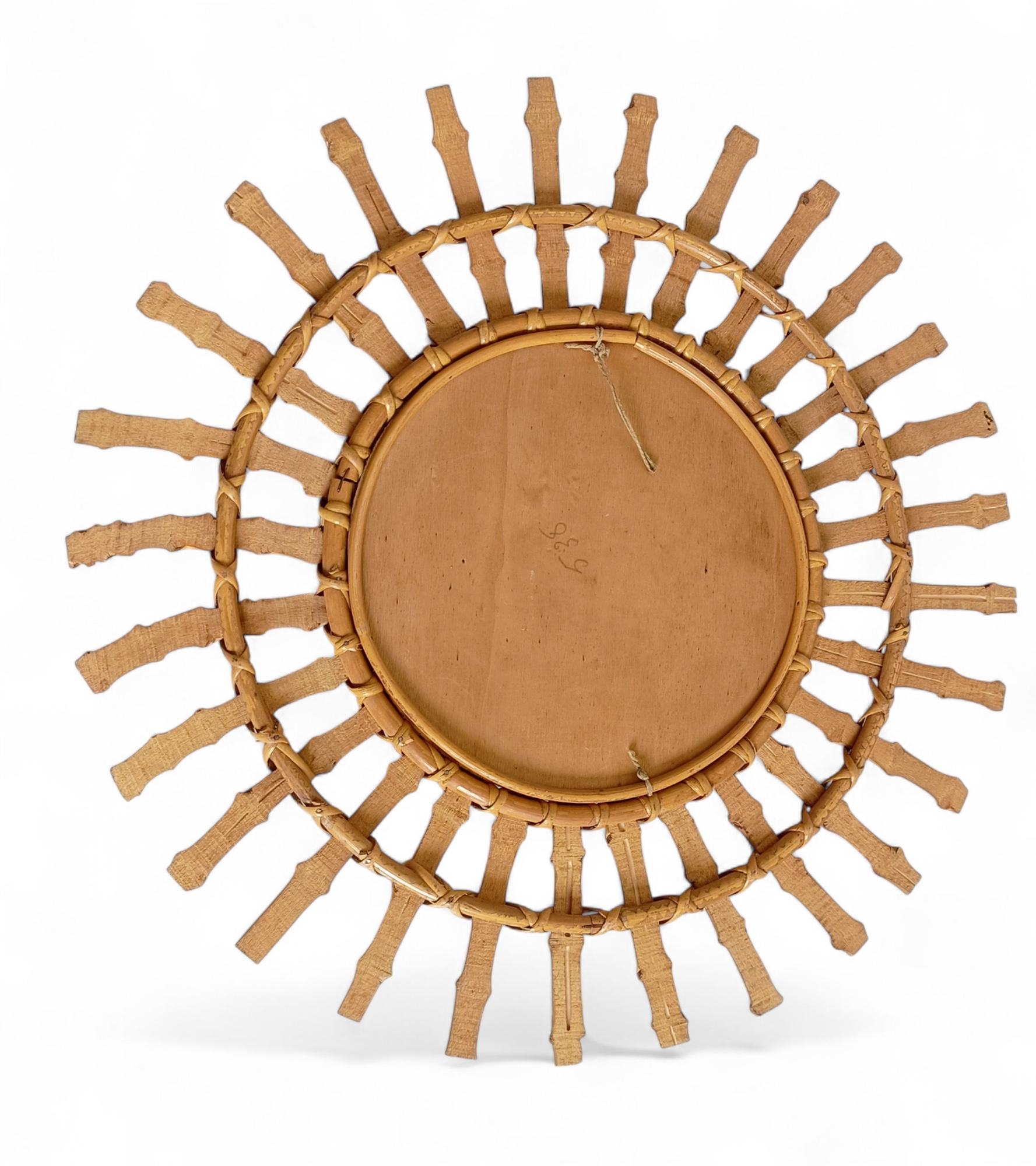 Specchio a raggiera in bambù e rattan della Costa Azzurra del Medioevo, Francia, anni '50 in vendita 3