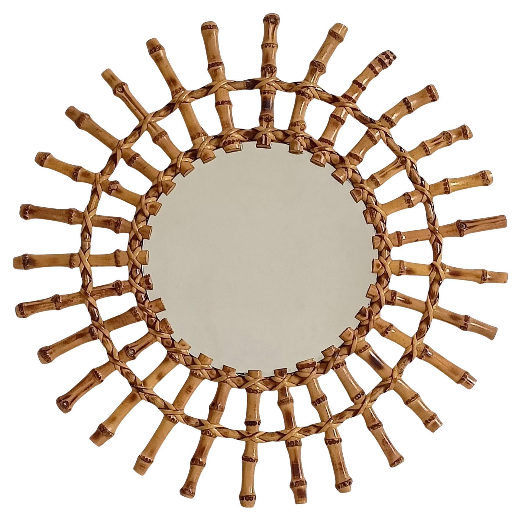 Specchio a raggiera in bambù e rattan della Costa Azzurra del Medioevo, Francia, anni '50