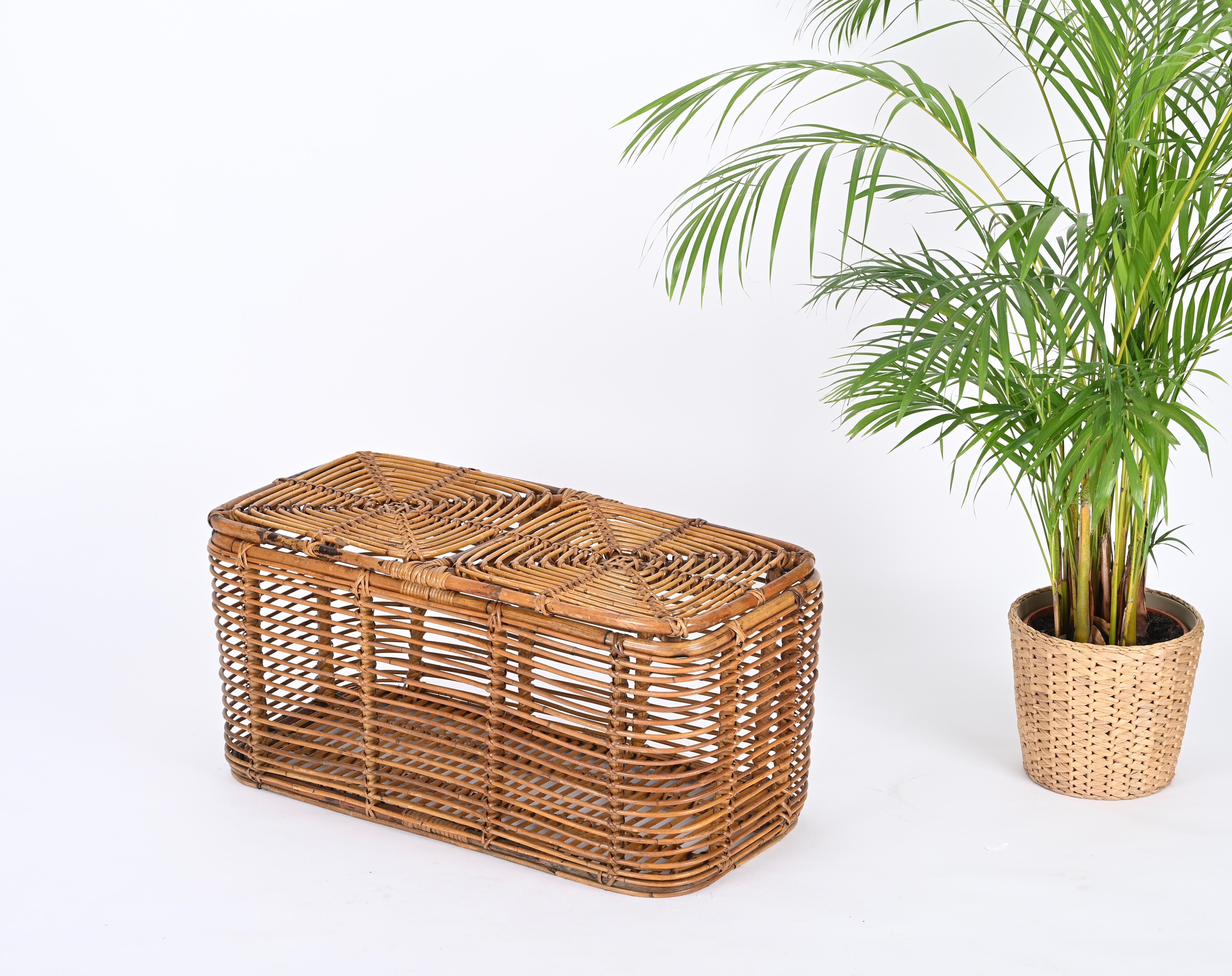 Gorgeous Mid-Century decorative rectangular basket in bamboo and rattan wicker. This lovely item was produced in Italy during the 1960s. 

Fully hand-crafted, this storage basket is made in a wonderful combination of curved bamboo, rattan and woven