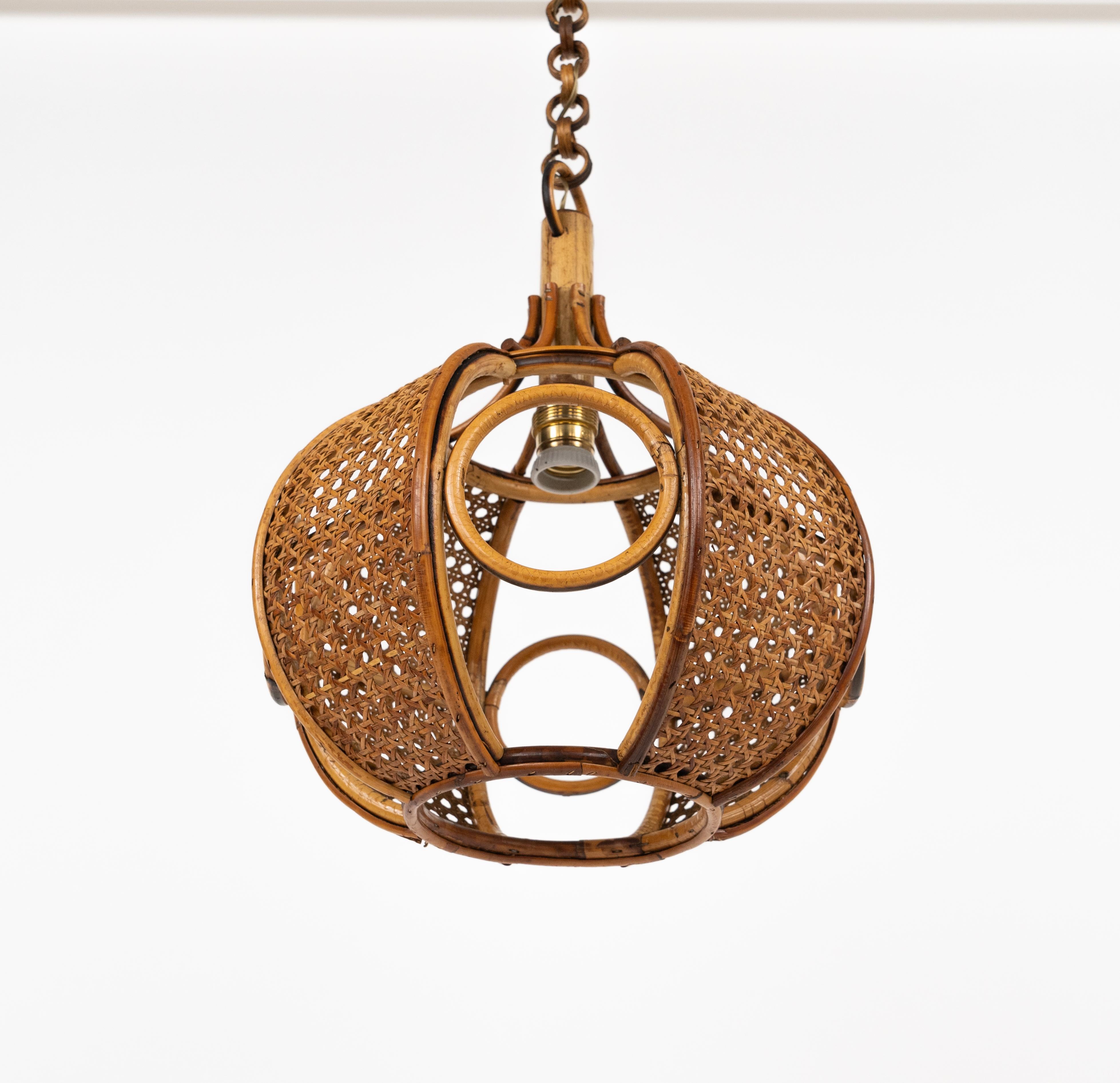 Hand-Crafted Midcentury French Riviera Chandelier Rattan and Wicker, Italy 1960s For Sale