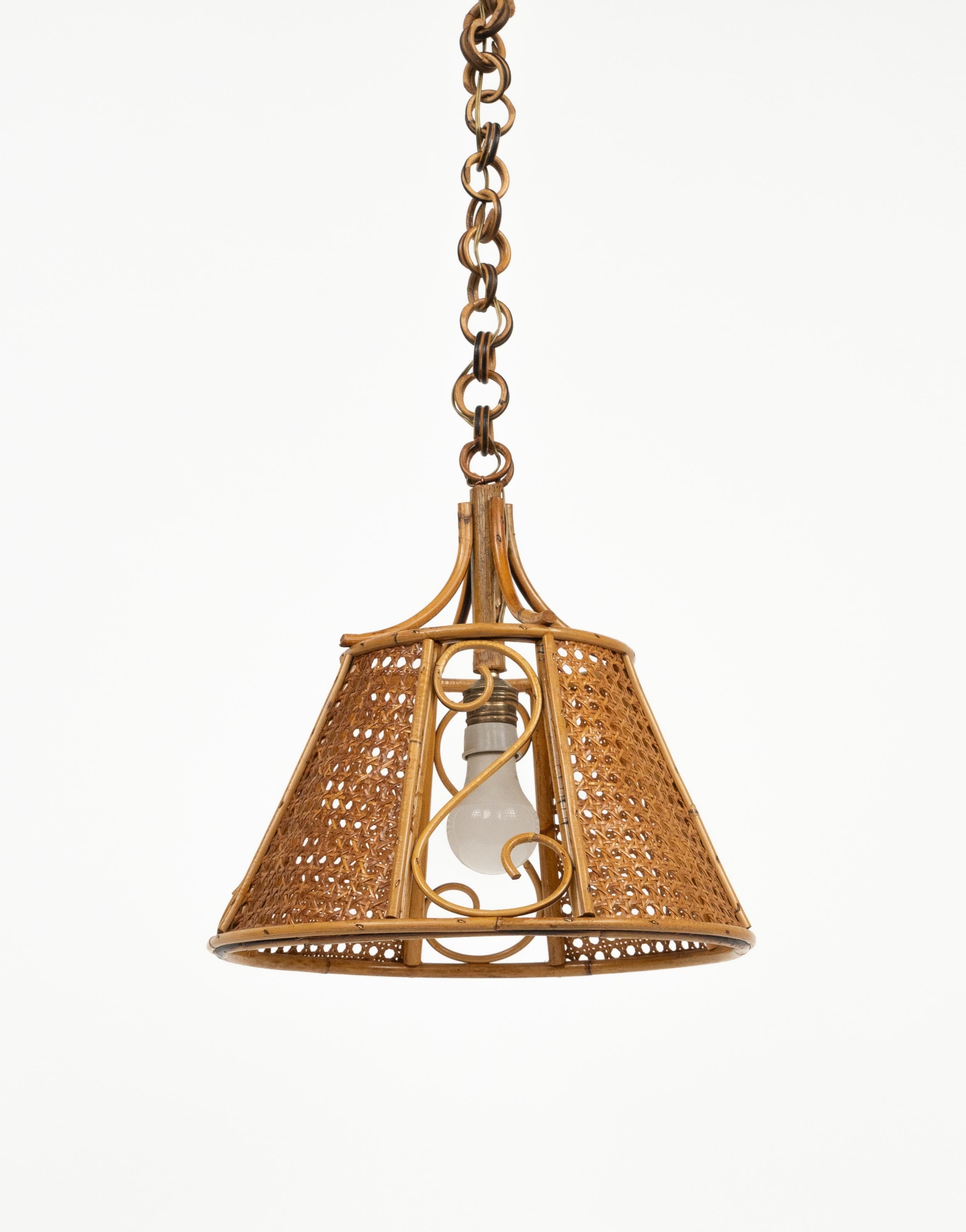 Hand-Crafted Midcentury French Riviera Chandelier Rattan and Wicker, Italy 1960s For Sale