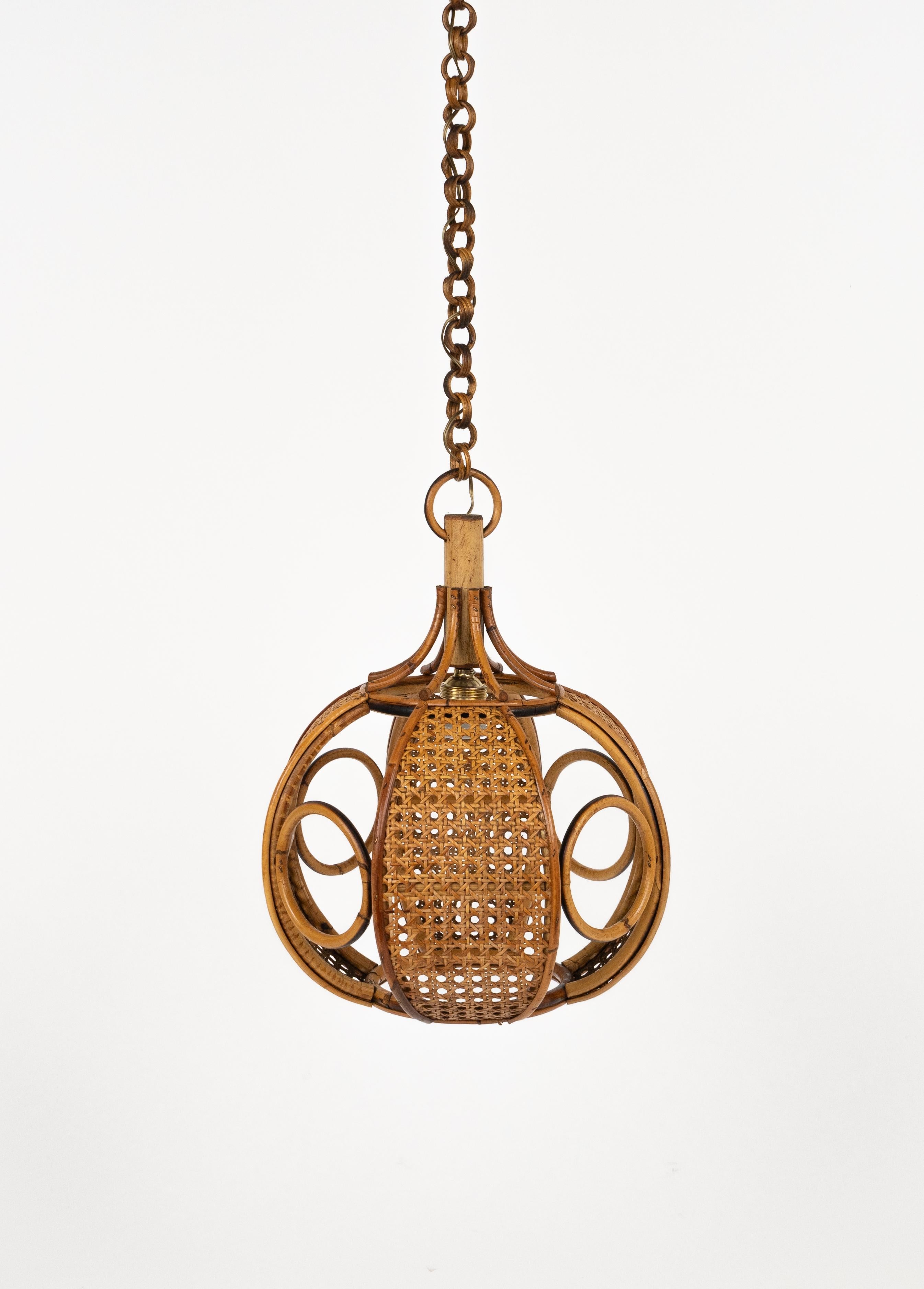Midcentury French Riviera Chandelier Rattan and Wicker, Italy 1960s In Good Condition For Sale In Rome, IT