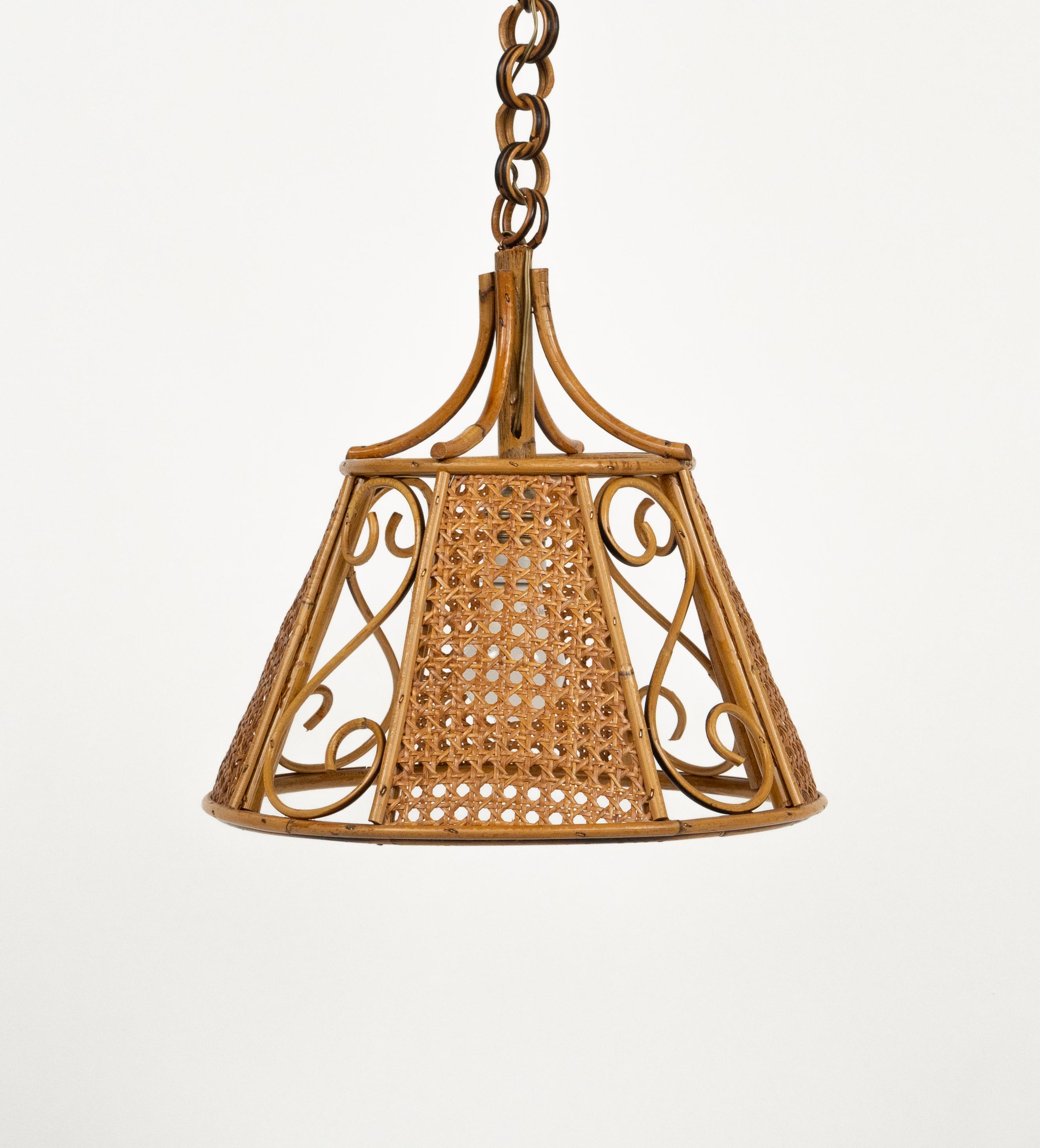 Bamboo Midcentury French Riviera Chandelier Rattan and Wicker, Italy 1960s For Sale