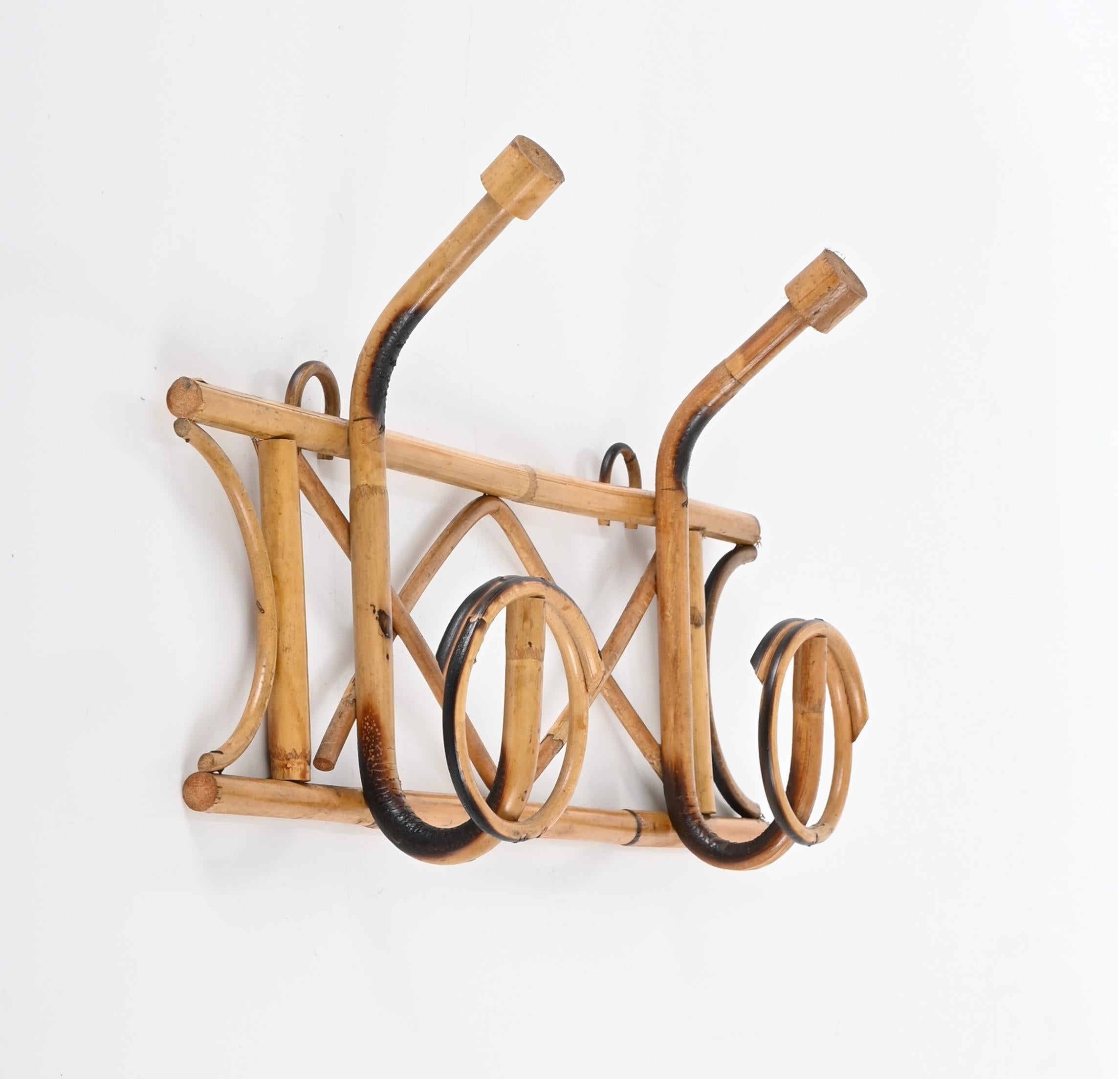 Italian Midcentury French Riviera Coat Rack in Rattan and Bamboo, Italy 1960s For Sale
