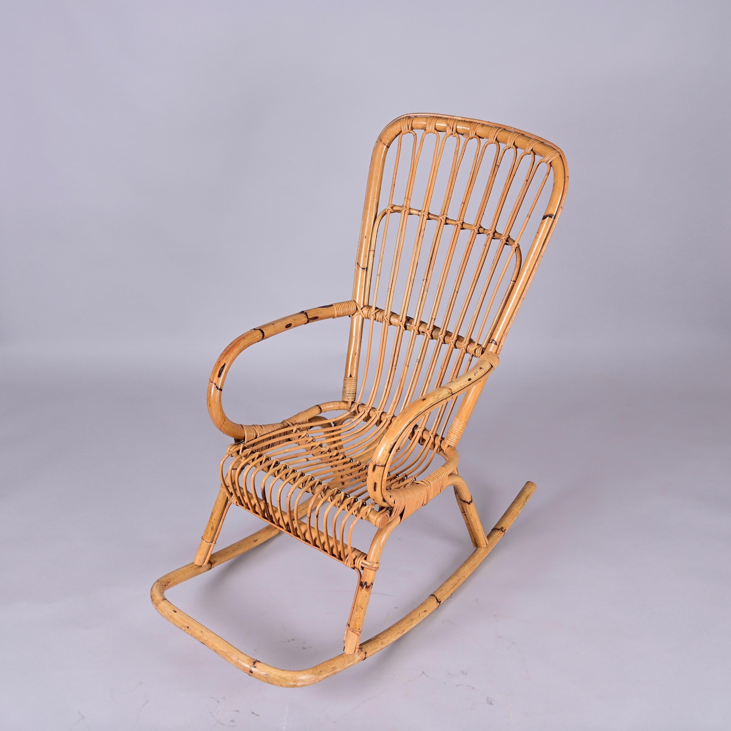 Mid-Century French Riviera Curved Rattan and Bamboo Italian Rocking Chair, 1970s For Sale 2