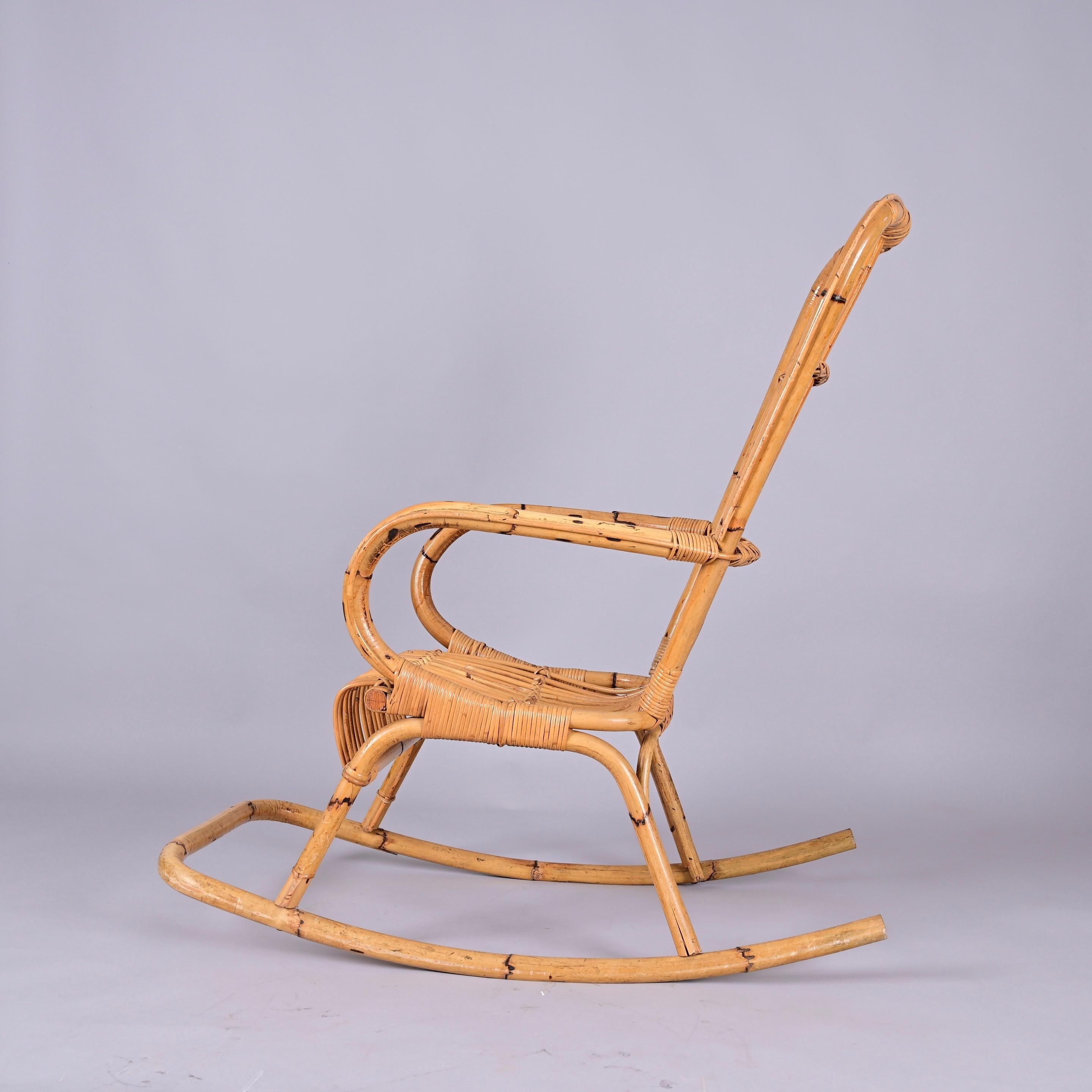 Mid-Century French Riviera Curved Rattan and Bamboo Italian Rocking Chair, 1970s For Sale 3