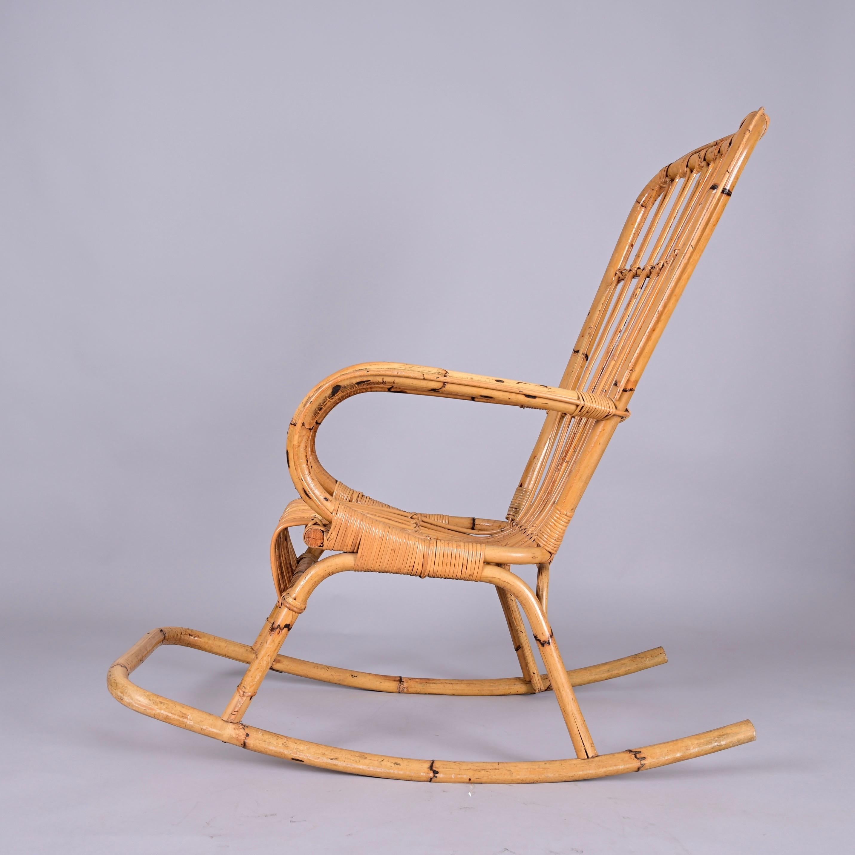Mid-Century French Riviera Curved Rattan and Bamboo Italian Rocking Chair, 1970s For Sale 4
