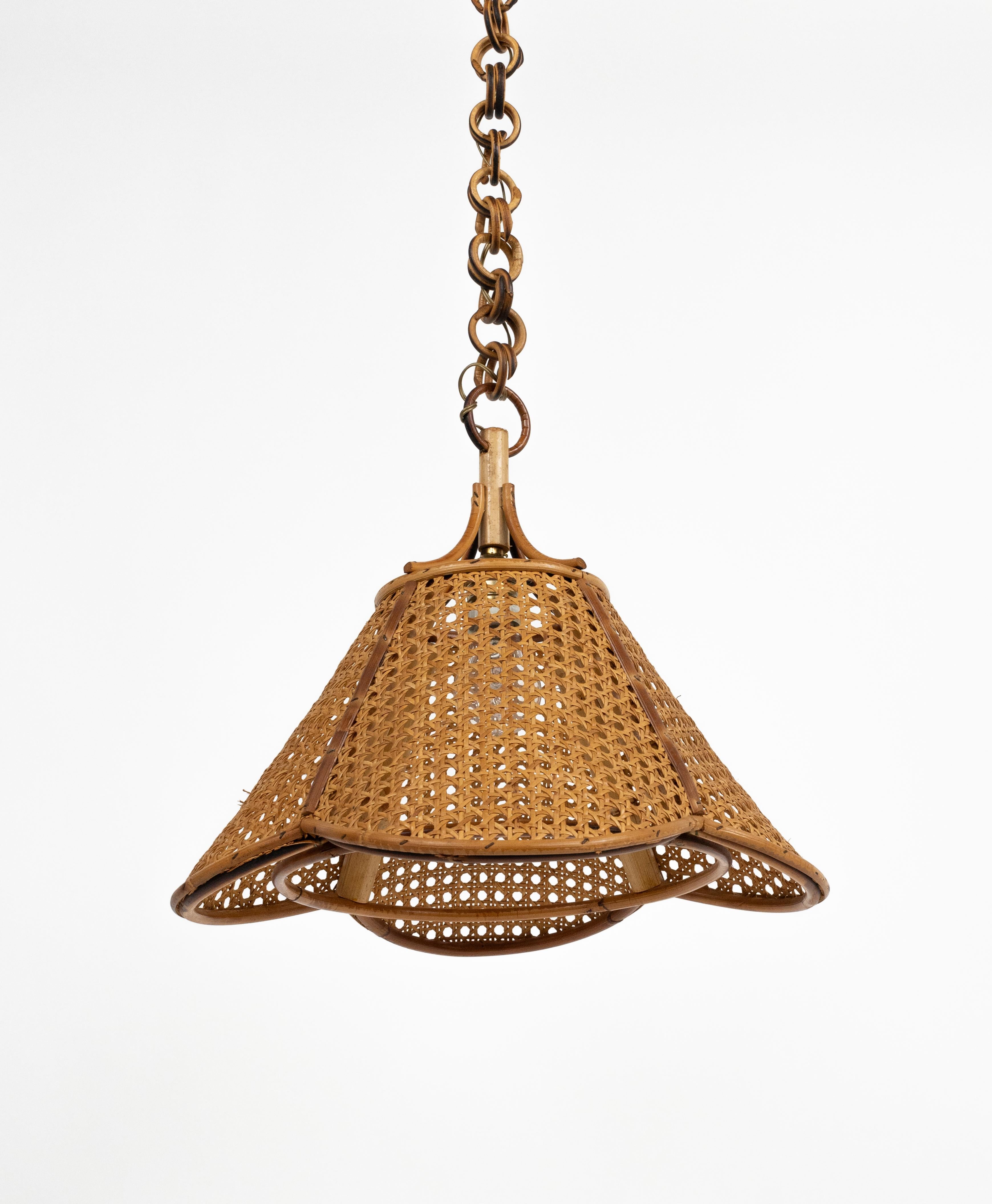 Midcentury French Riviera Hand-Crafted Chandelier Rattan and Wicker, Italy 1960s For Sale 3