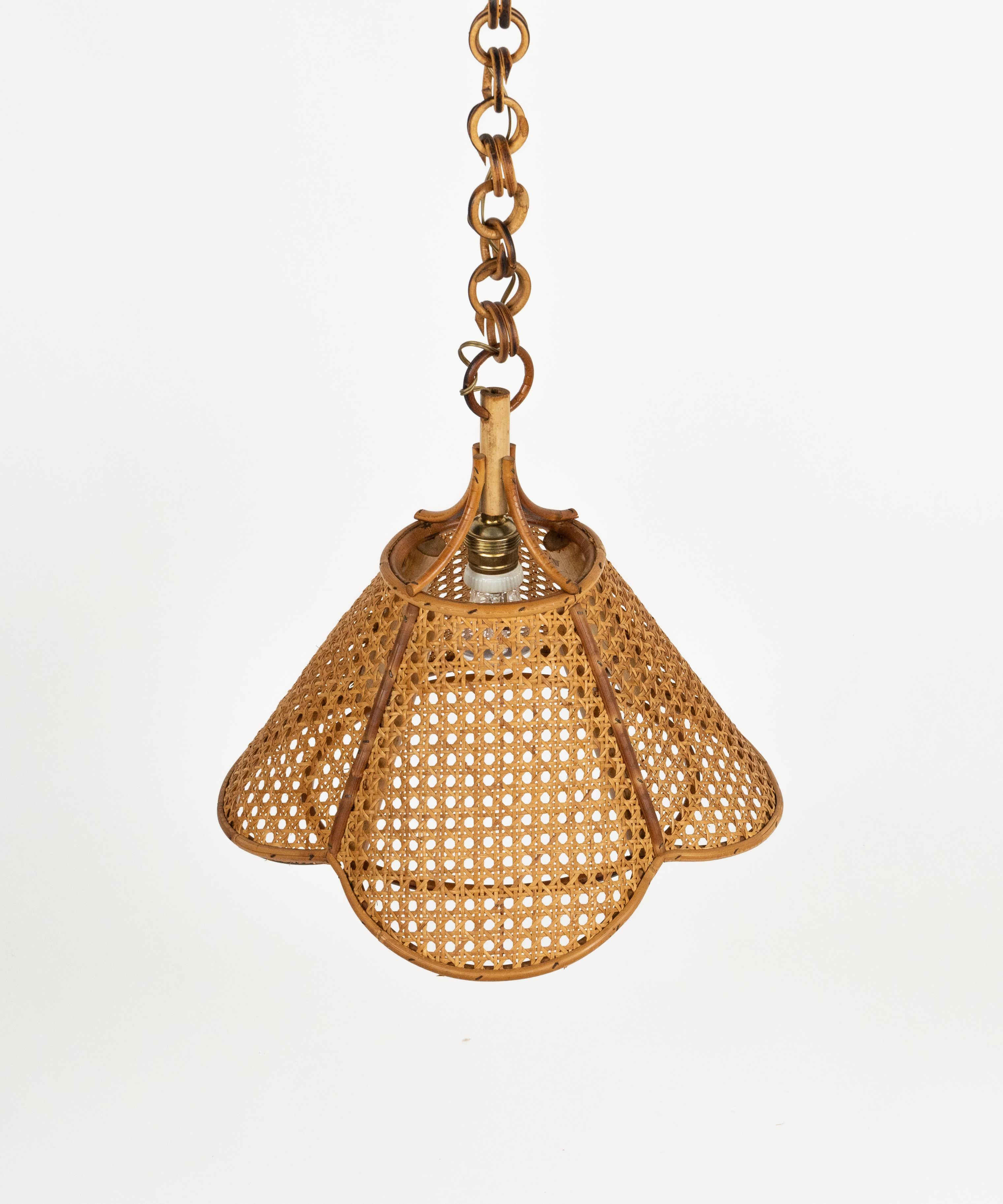 Midcentury French Riviera Hand-Crafted Chandelier Rattan and Wicker, Italy 1960s For Sale 4