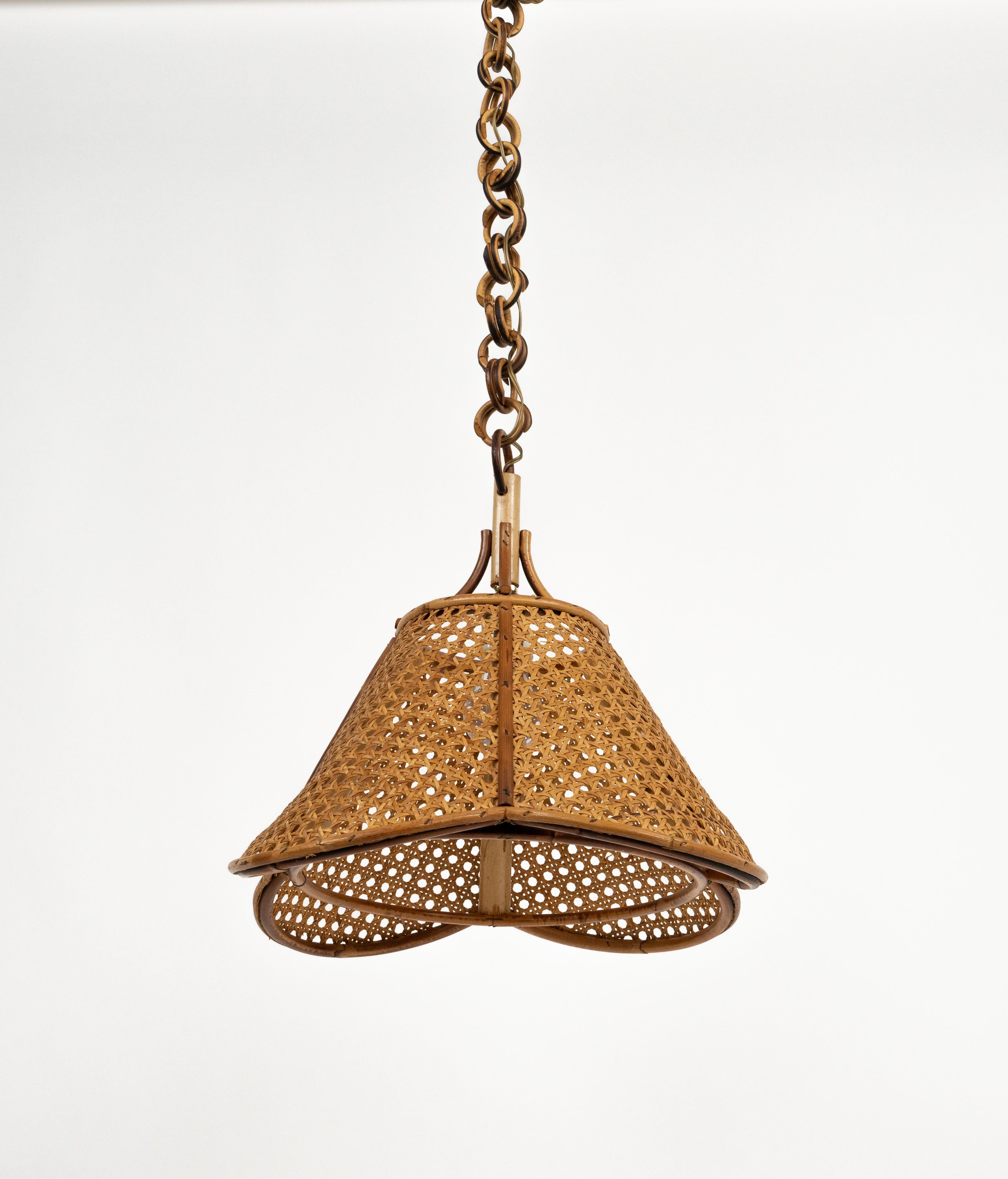 Midcentury French Riviera Hand-Crafted Chandelier Rattan and Wicker, Italy 1960s For Sale 6