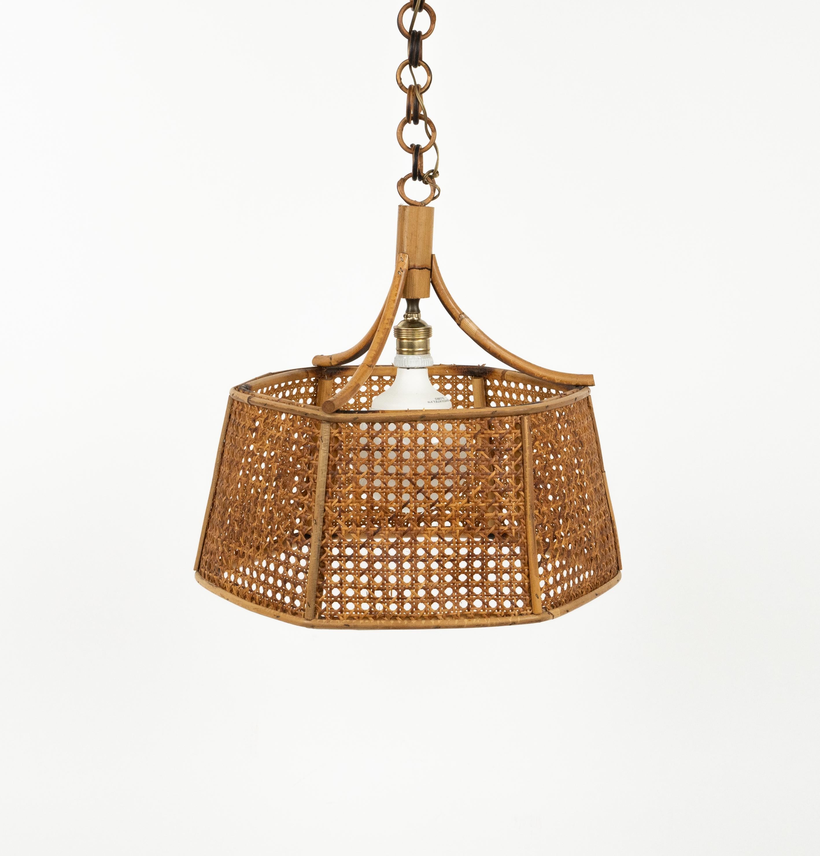 Midcentury beautiful hand-crafted chandelier in rattan and wicker with chain with round rattan links which can be shortened to adjust it to the desired height.

Made in Italy in the 1960s.   

It will be gorgeous hanging over a kitchen's table or