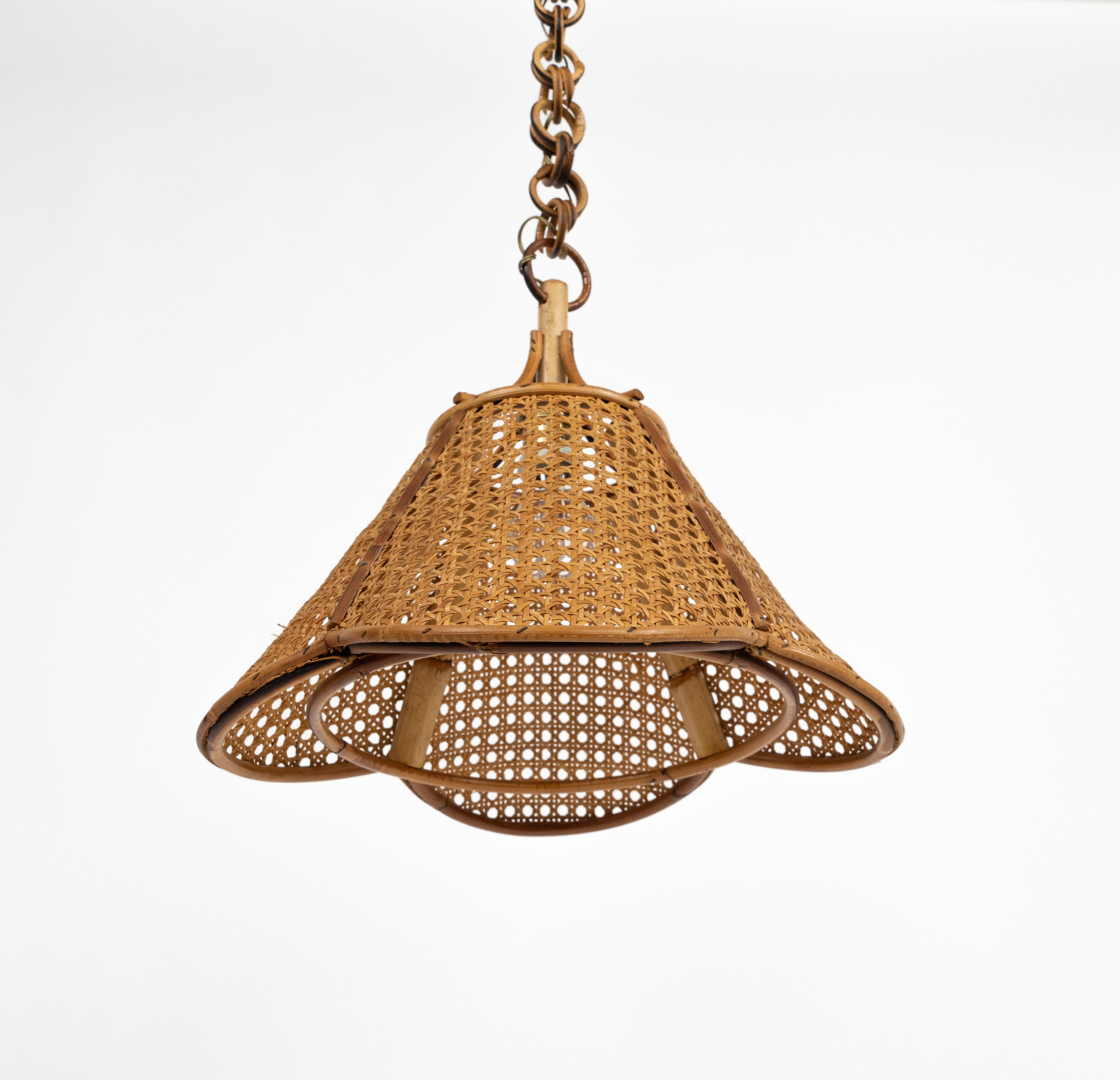 Italian Midcentury French Riviera Hand-Crafted Chandelier Rattan and Wicker, Italy 1960s For Sale