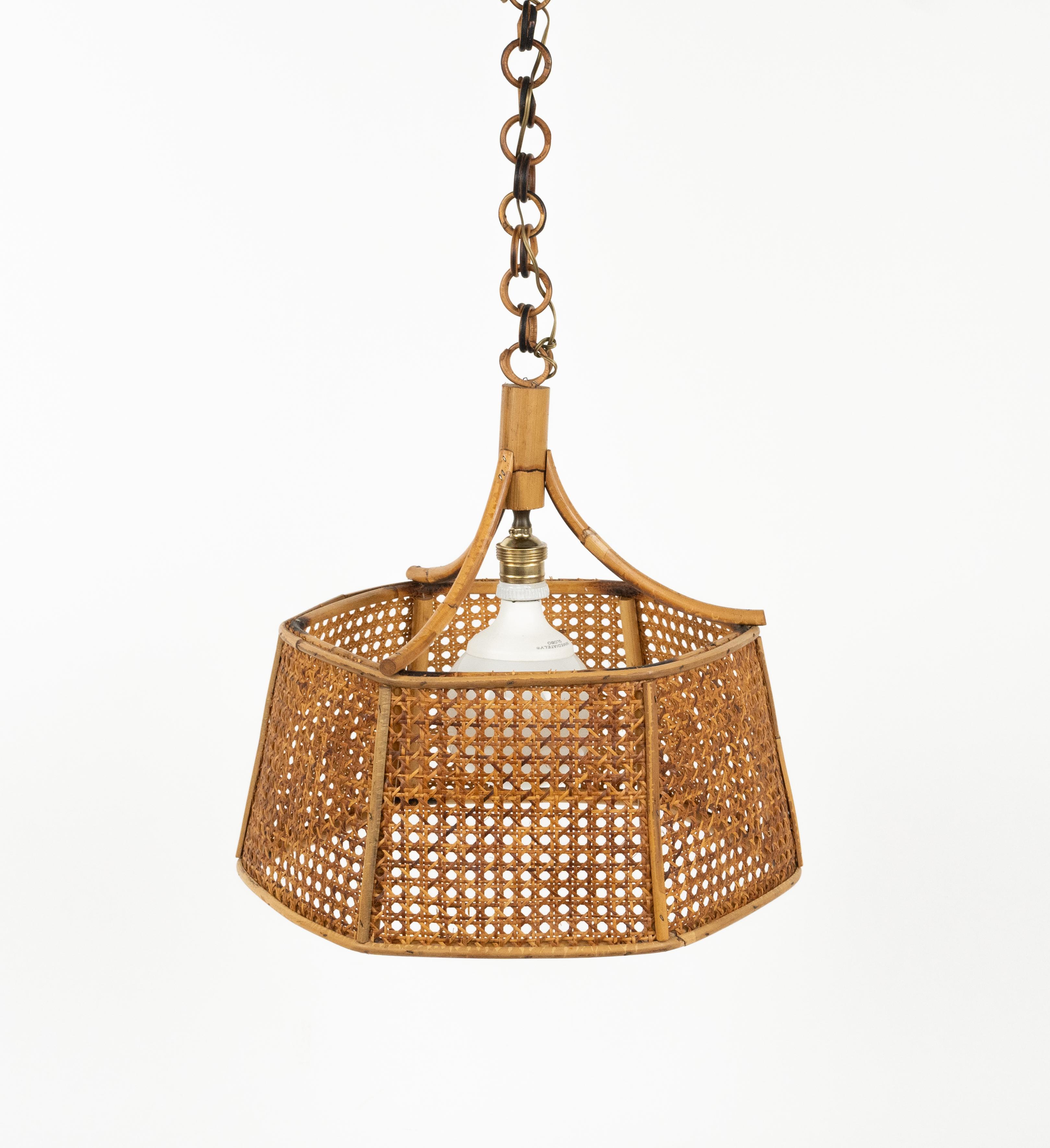Italian Midcentury French Riviera Hand-Crafted Chandelier Rattan and Wicker, Italy 1960s For Sale