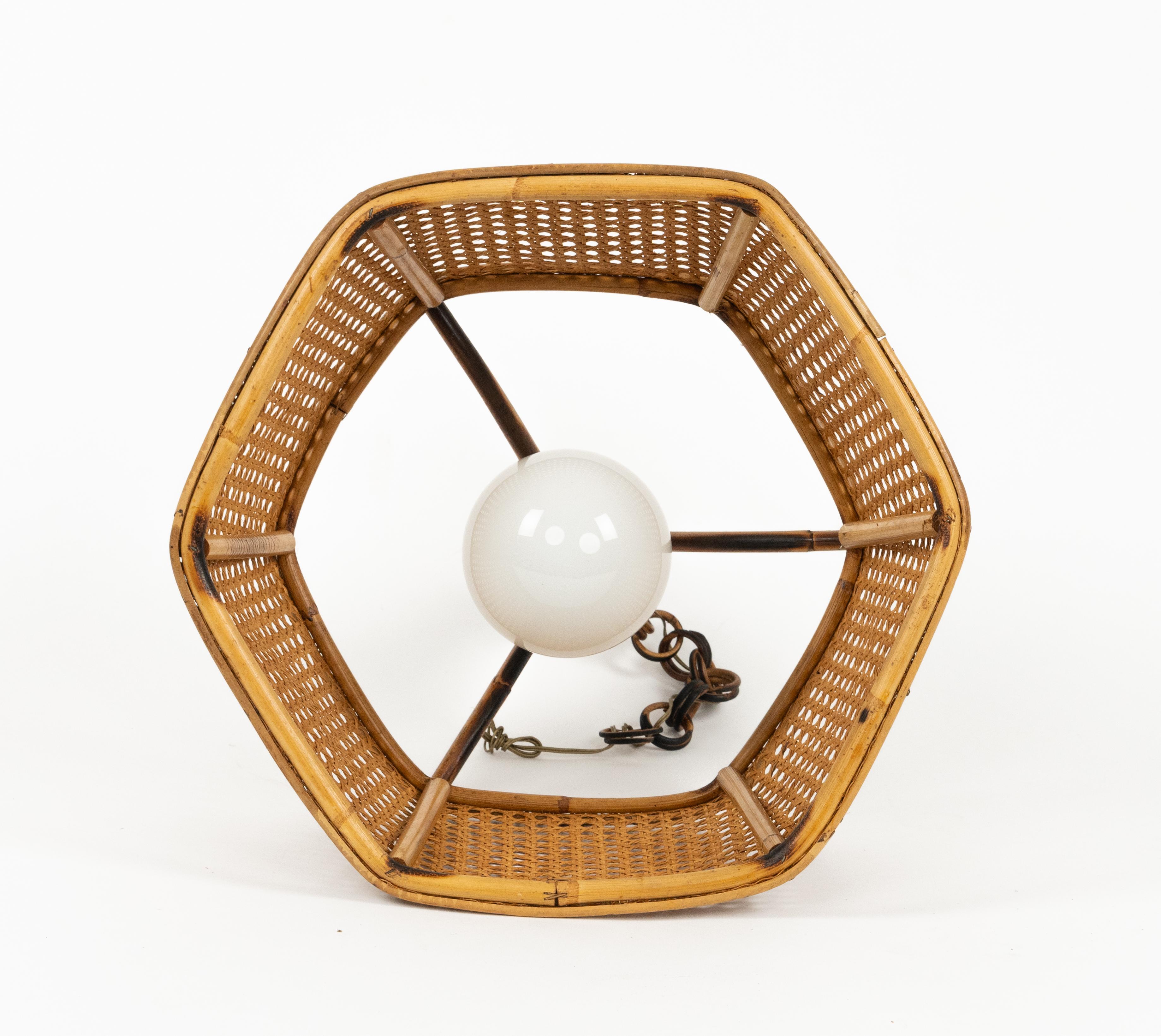Bamboo Midcentury French Riviera Hand-Crafted Chandelier Rattan and Wicker, Italy 1960s For Sale