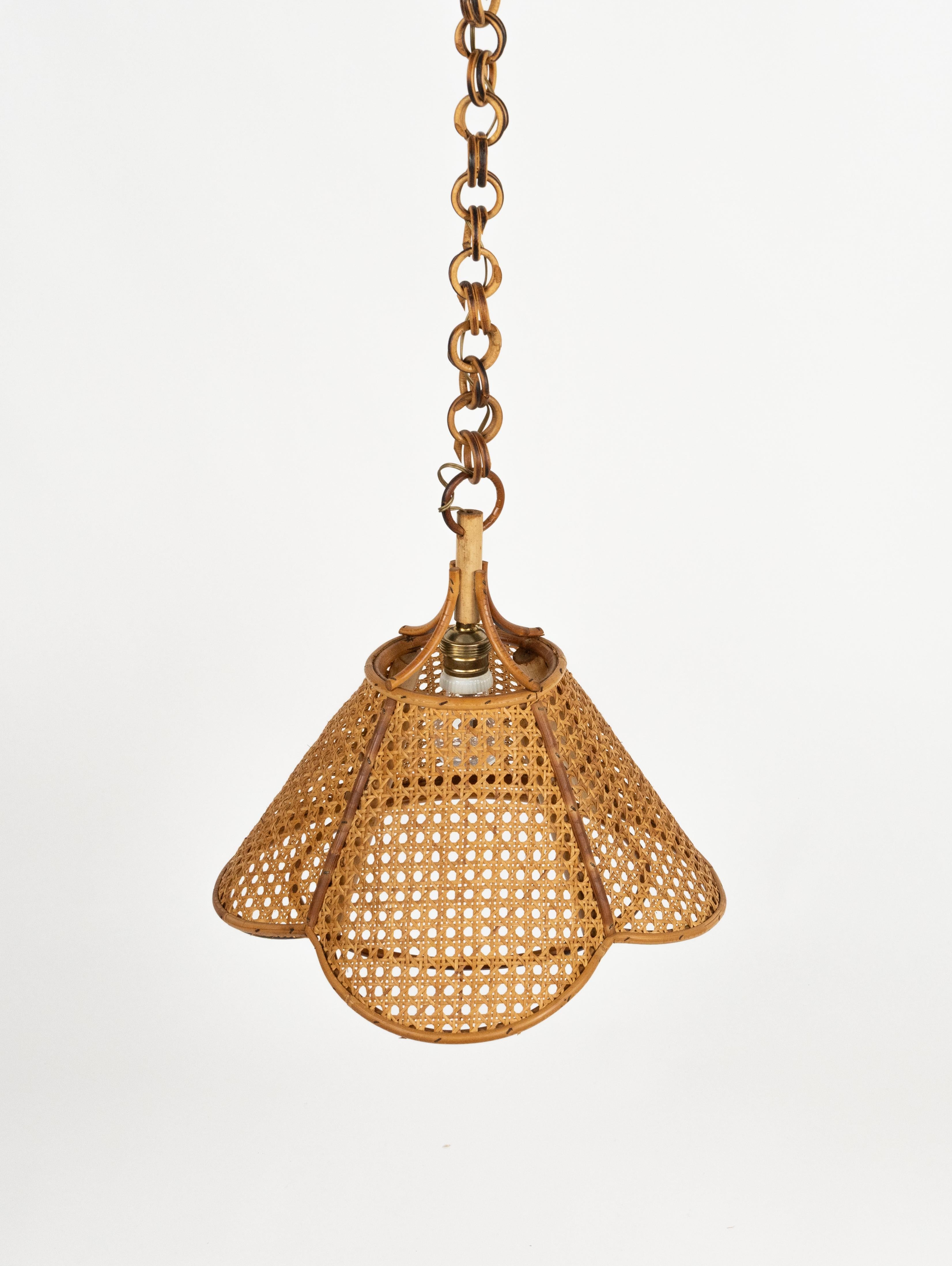 Midcentury French Riviera Hand-Crafted Chandelier Rattan and Wicker, Italy 1960s For Sale 1