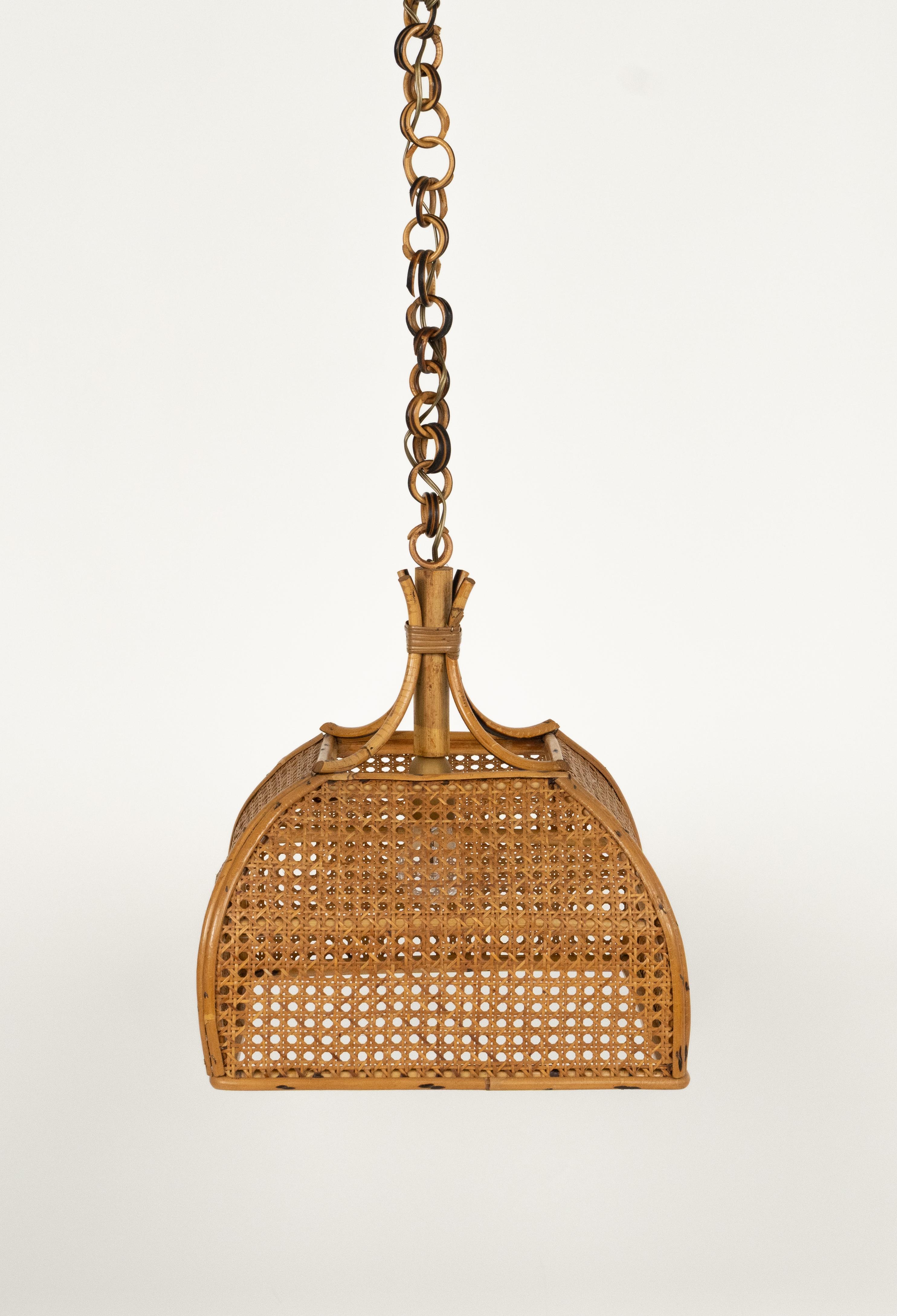Bambù Lampadario artigianale della Costa Azzurra del Medioevo in rattan e vimini, Italia 1960 in vendita