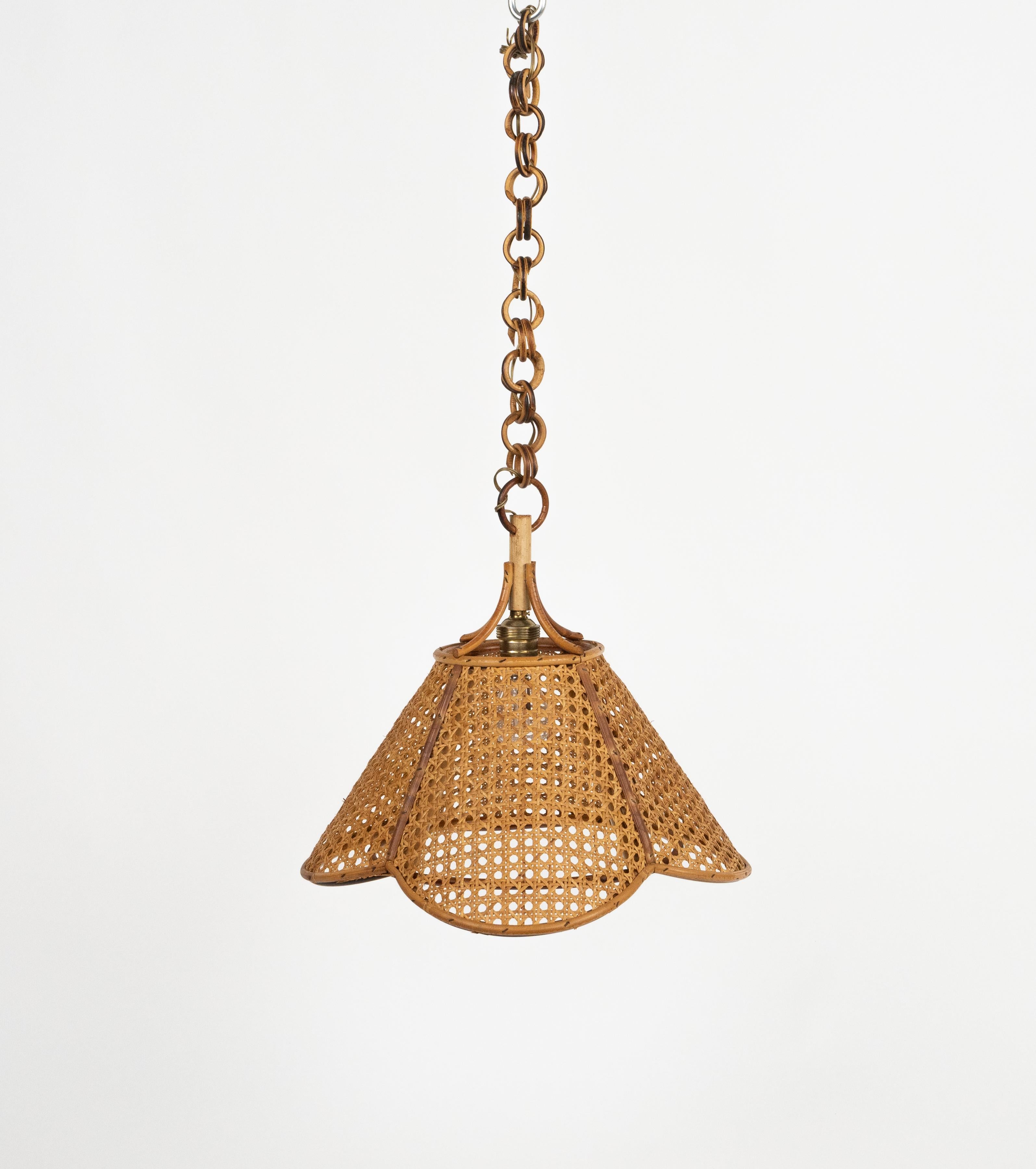 Midcentury French Riviera Hand-Crafted Chandelier Rattan and Wicker, Italy 1960s For Sale 2