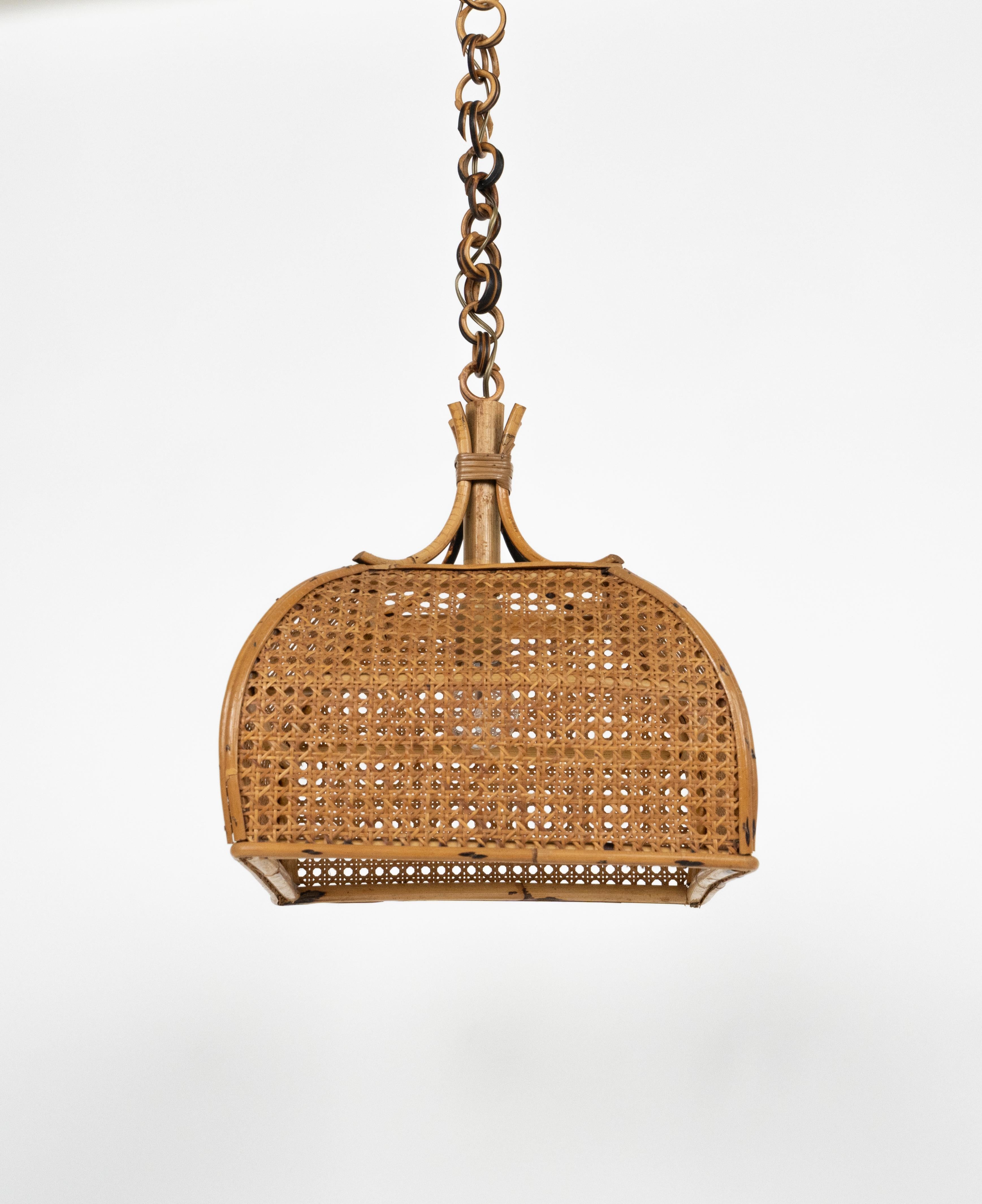 Lampadario artigianale della Costa Azzurra del Medioevo in rattan e vimini, Italia 1960 in vendita 1