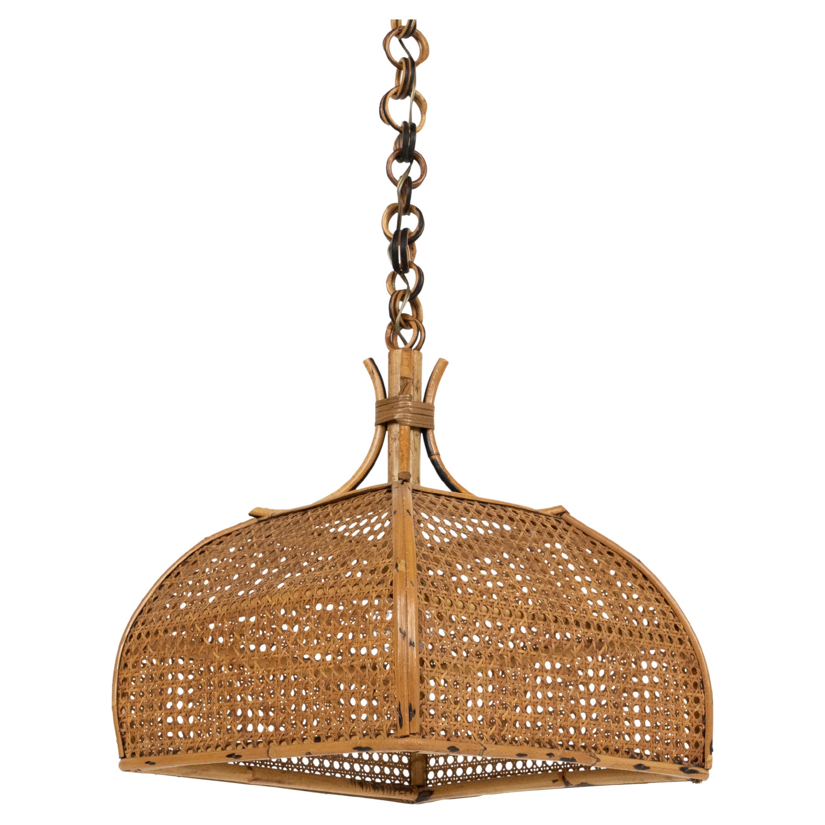 Lampadario artigianale della Costa Azzurra del Medioevo in rattan e vimini, Italia 1960