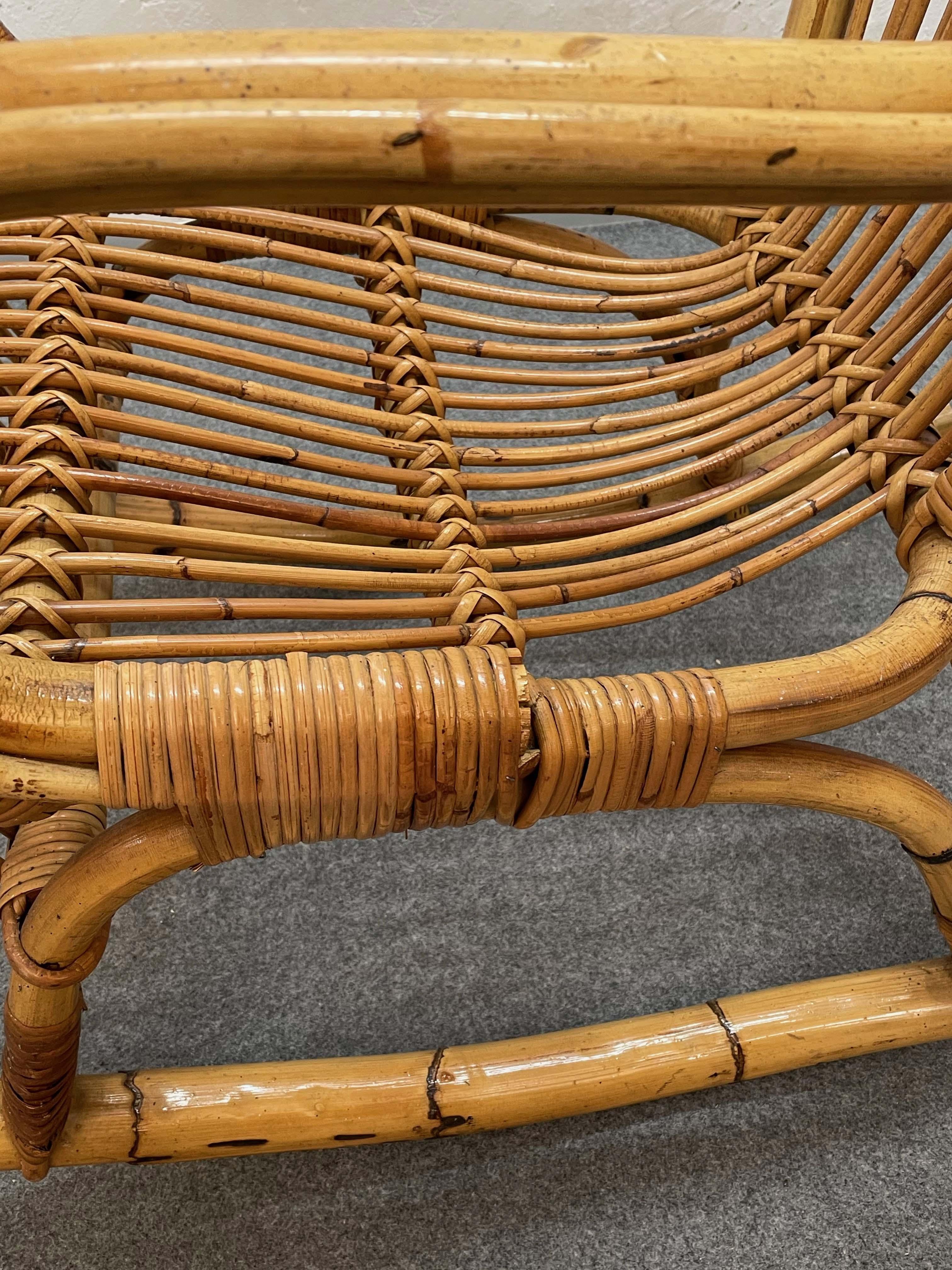 Chaise à bascule italienne de la Côte d'Azur du milieu du siècle dernier en rotin et bambou, années 1960 en vente 7