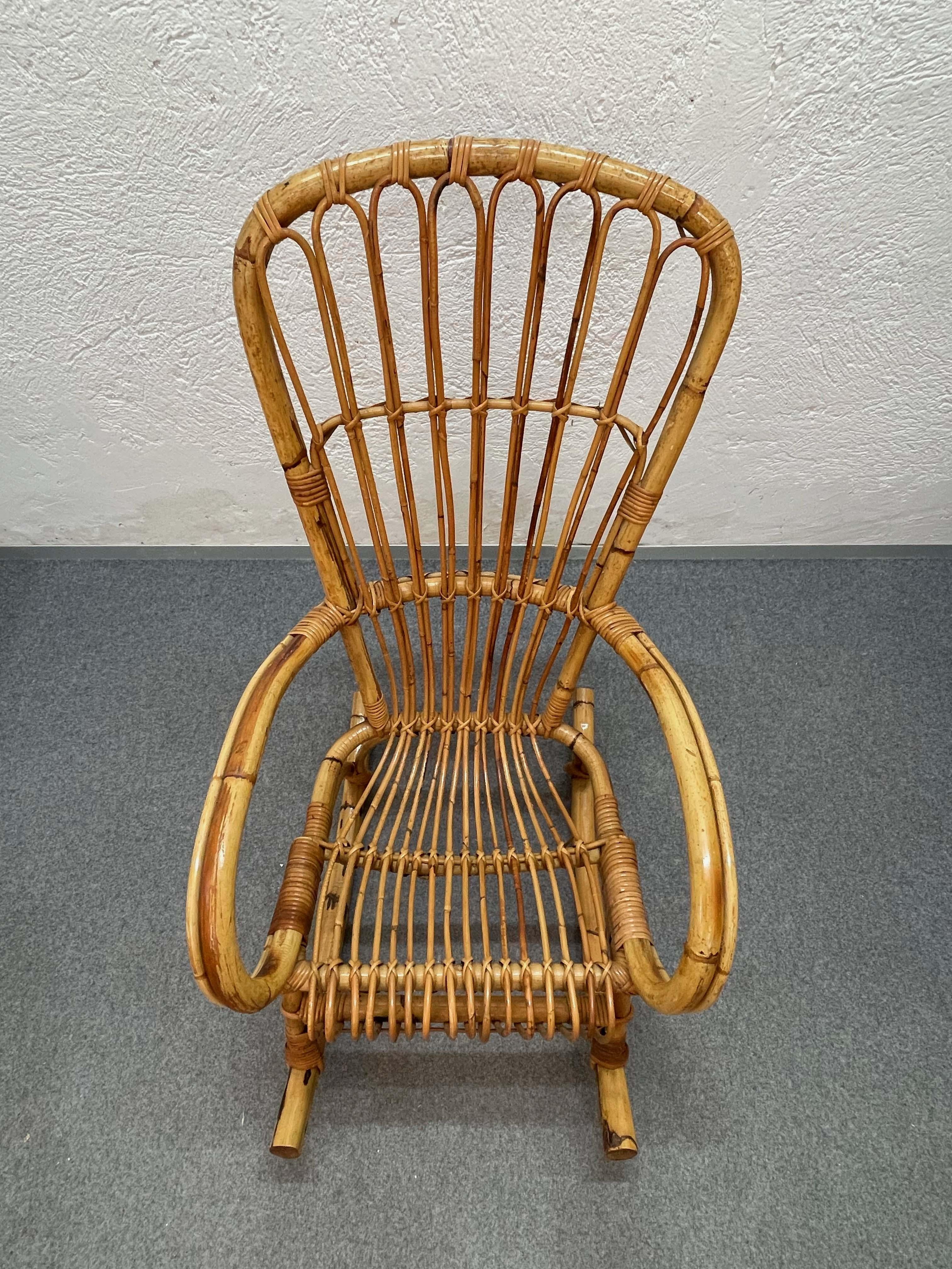 Midcentury French Riviera Rattan and Bamboo Italian Rocking Chair, 1960s In Good Condition For Sale In Roma, IT