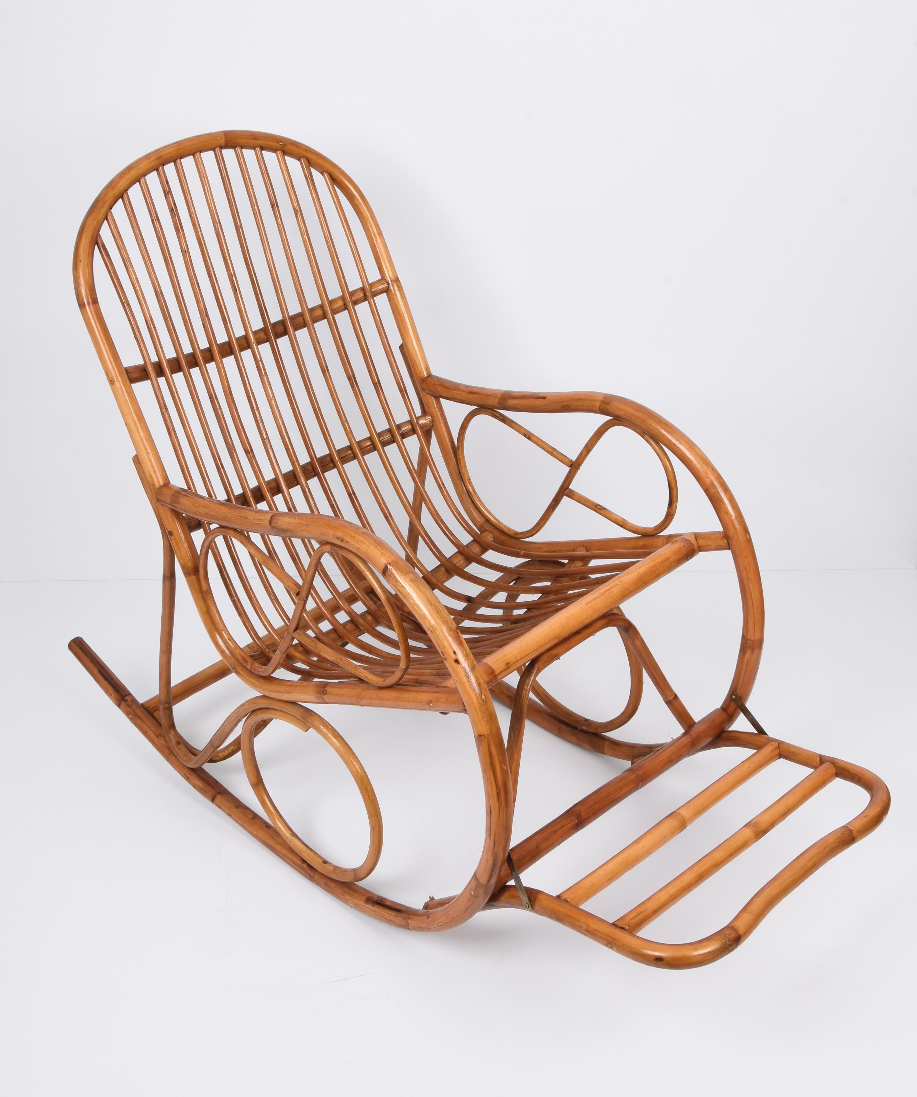 Midcentury French Riviera Rattan and Bamboo Italian Rocking Chair, 1970s In Good Condition For Sale In Roma, IT
