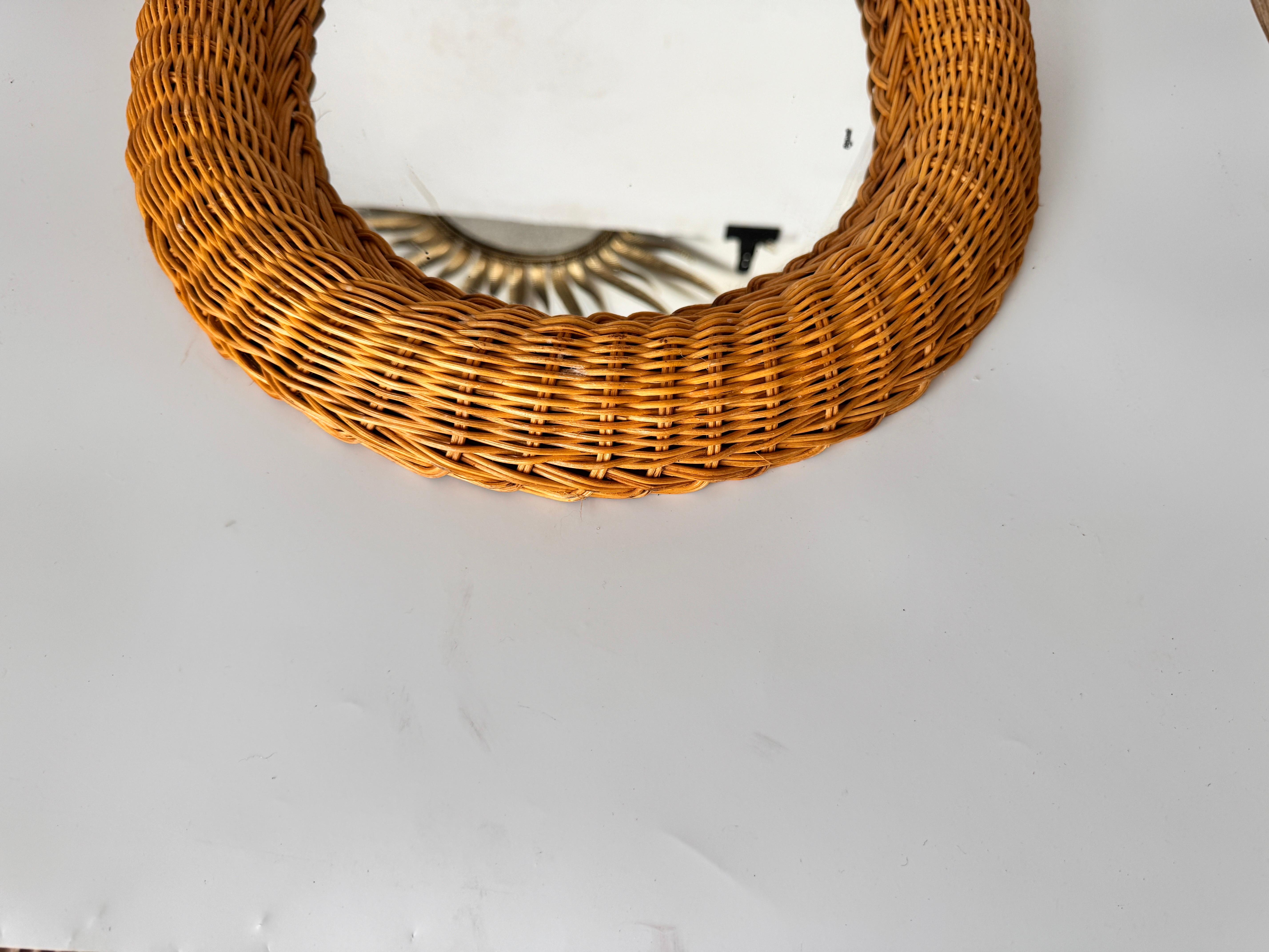 Midcentury French Riviera Rattan and Bamboo Oval Wall Mirror, Italy 1960s In Good Condition For Sale In Auribeau sur Siagne, FR
