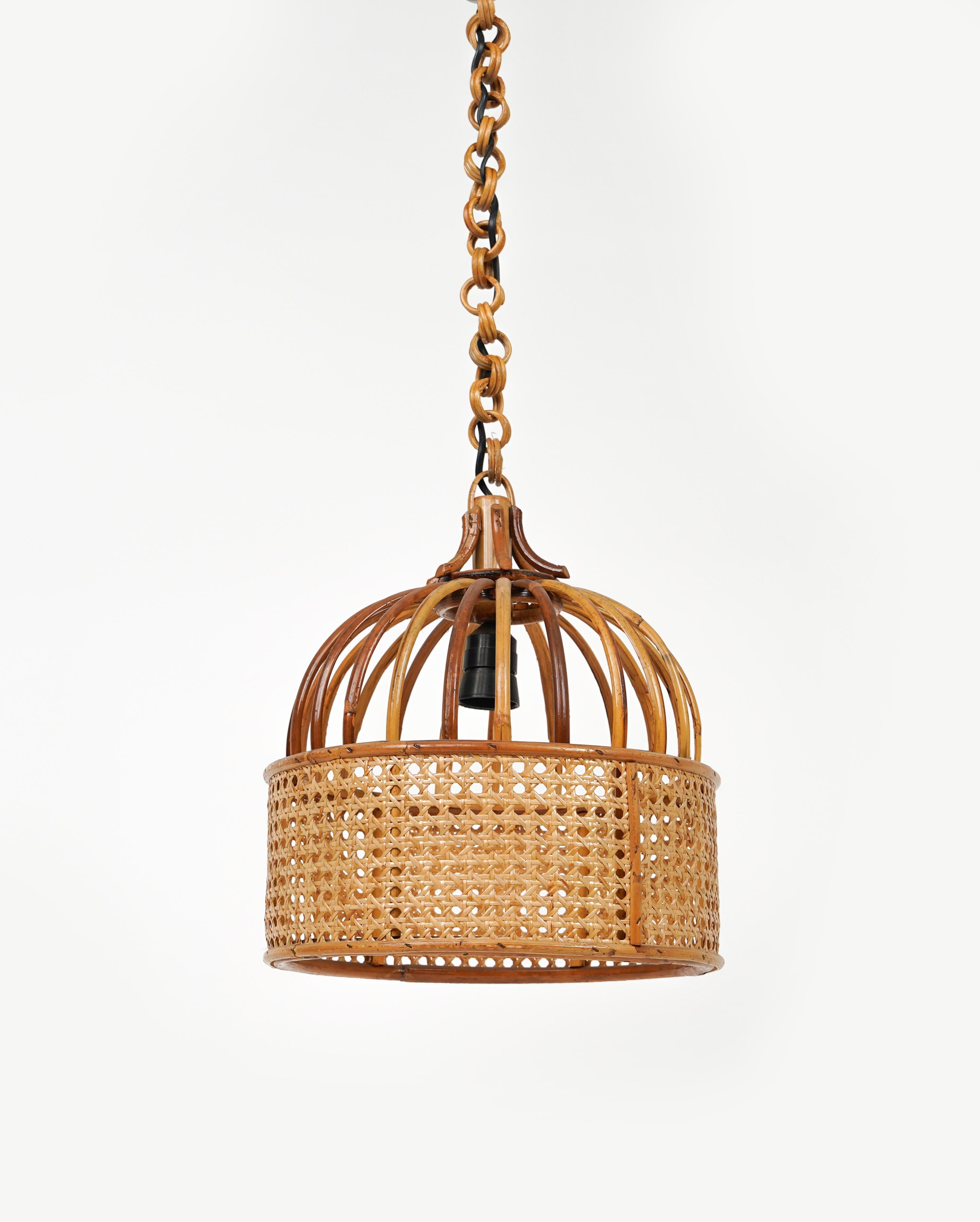 Wonderful pendant rattan and wicker chandelier in the French Riviera style.

This incredible piece was made in Italy in the 1970s.   

This chandelier is perfect for a mid-century living room or kitchen.
