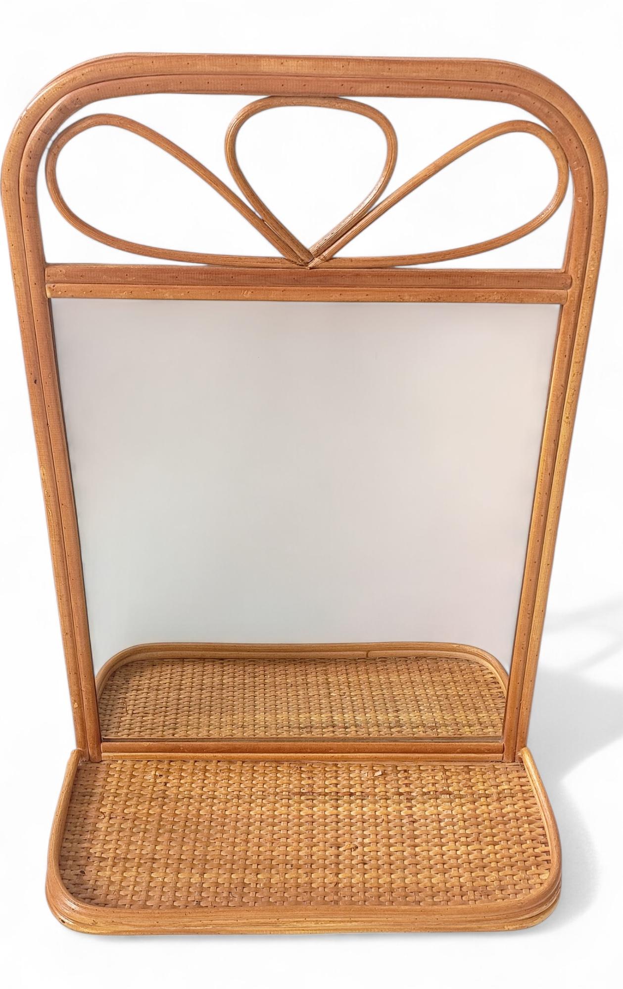 Midcentury French Riviera Rattan and Wicker Mirror with Shelf, Spain, 1960s–70s im Zustand „Gut“ im Angebot in Valencia, VC
