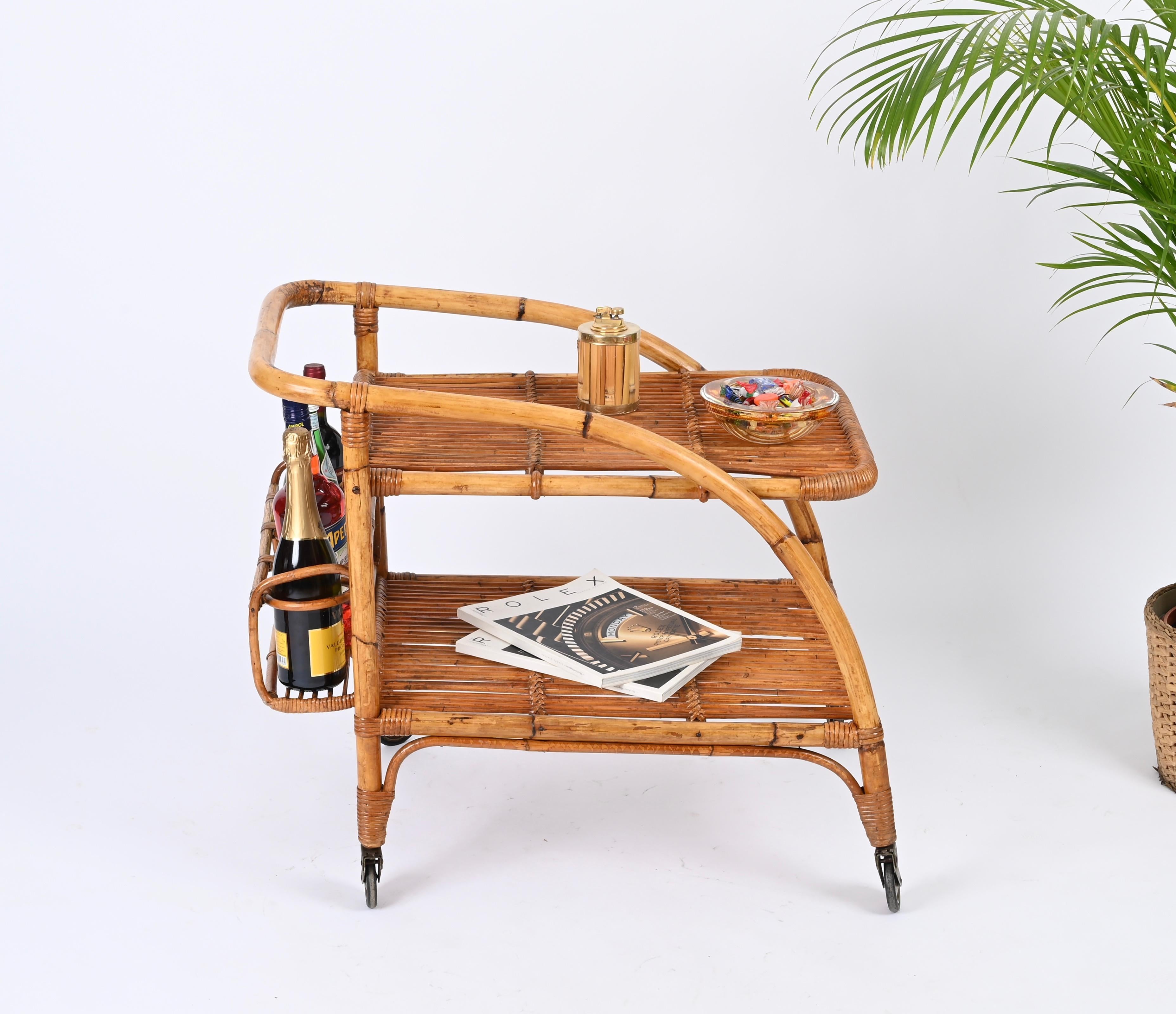 Midcentury French Riviera Rattan and Wicker Serving Bar Cart Trolley, Italy 1960 For Sale 2