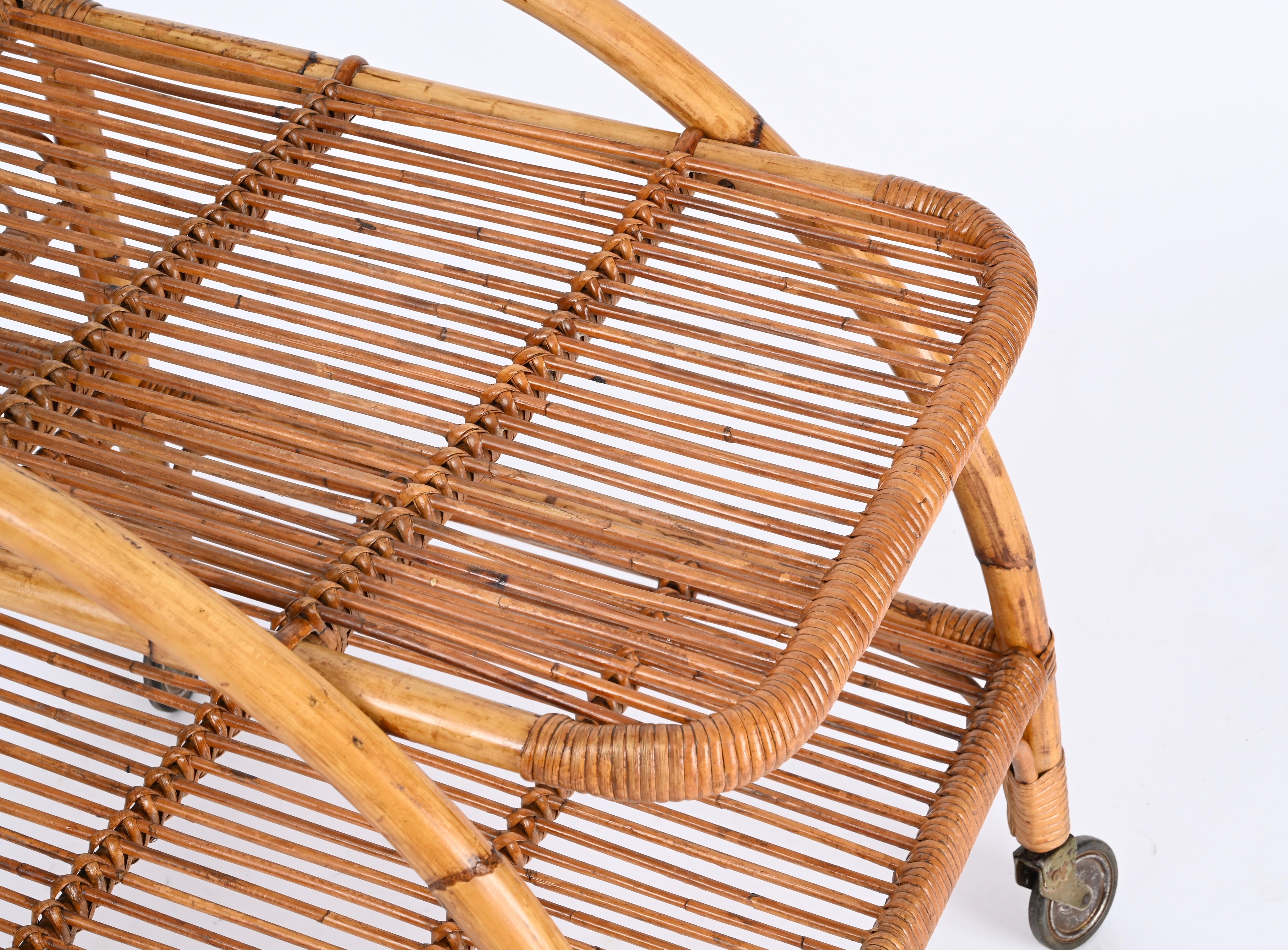 Hand-Crafted Midcentury French Riviera Rattan and Wicker Serving Bar Cart Trolley, Italy 1960 For Sale