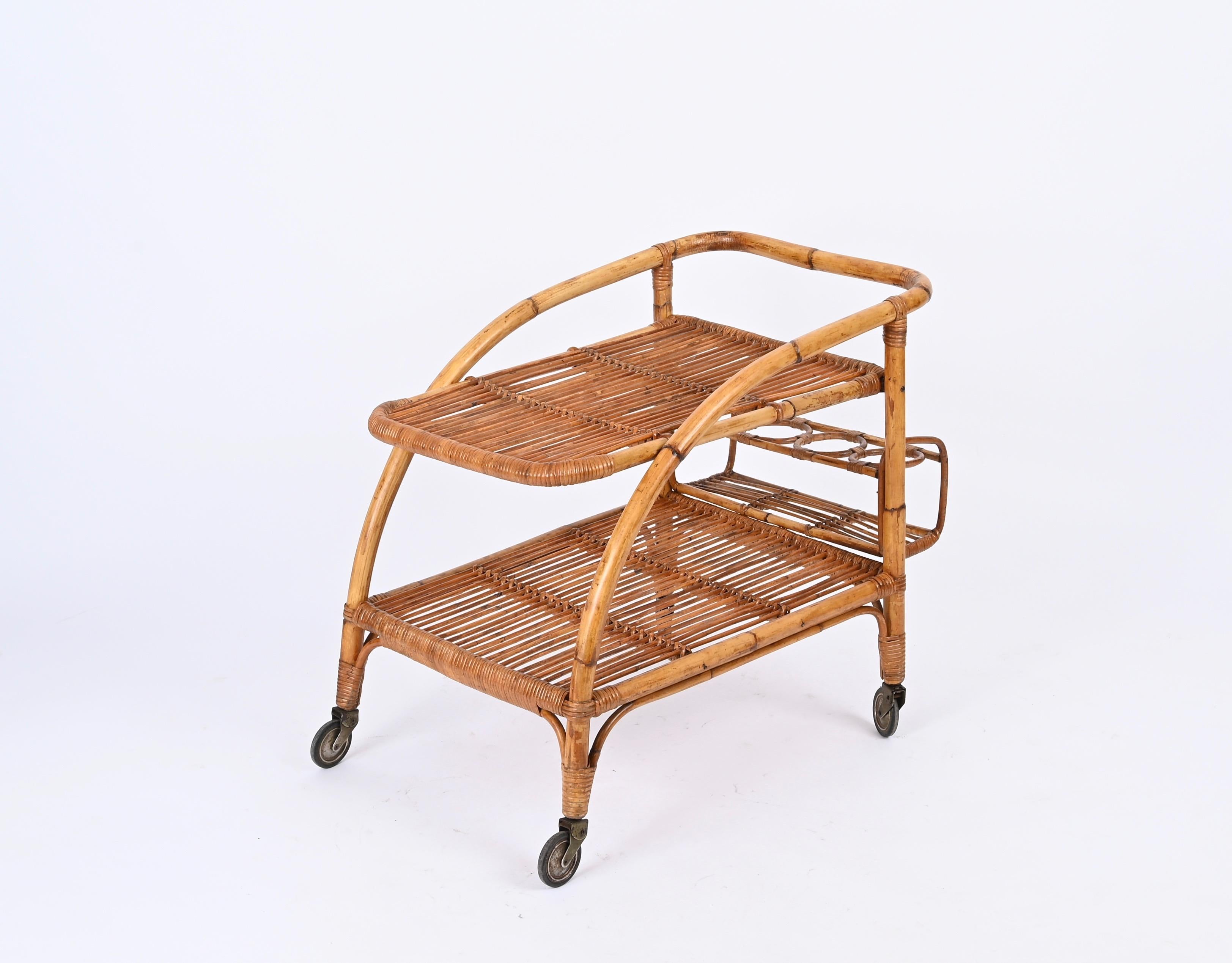 Midcentury French Riviera Rattan and Wicker Serving Bar Cart Trolley, Italy 1960 In Good Condition For Sale In Roma, IT