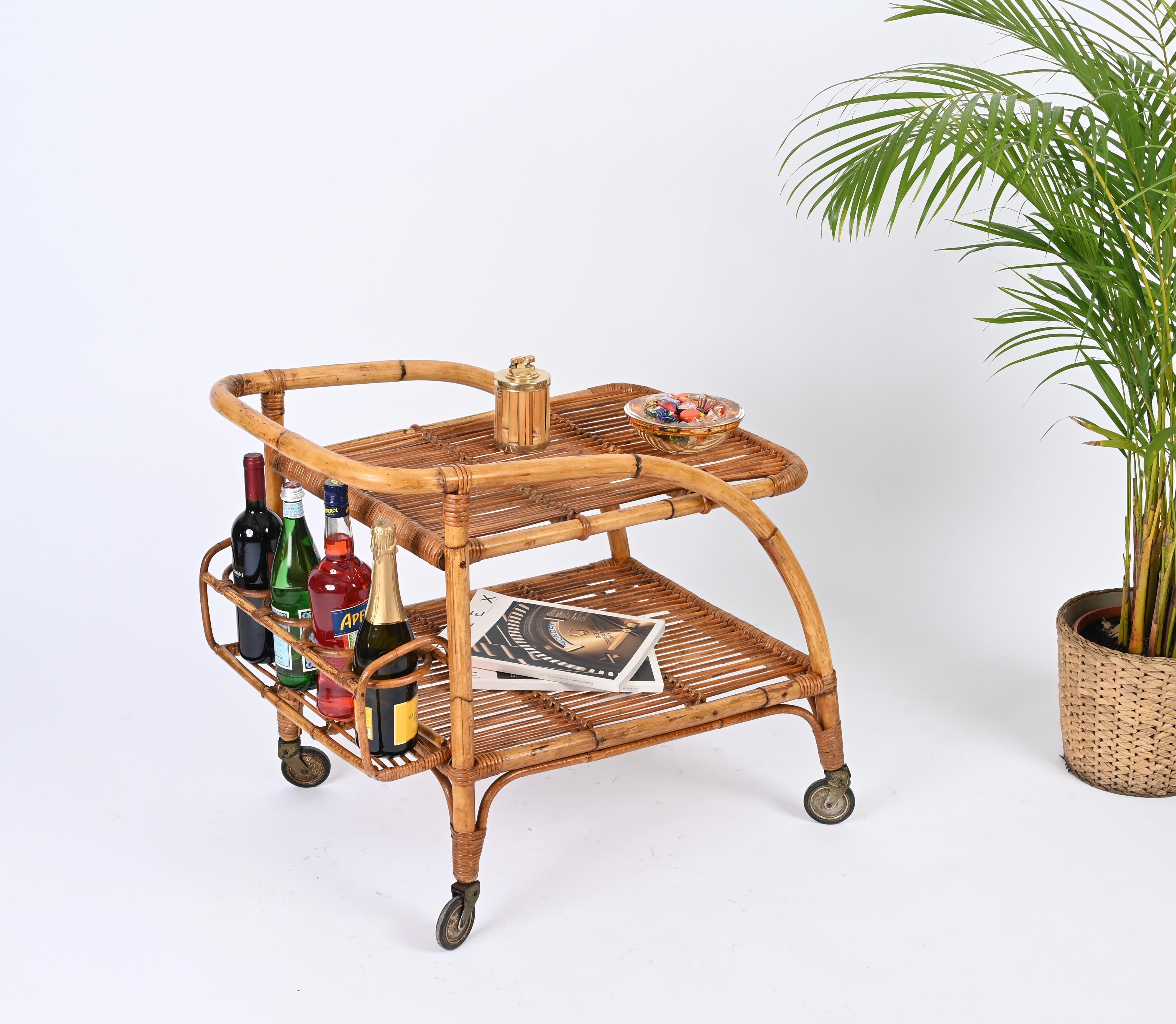 20th Century Midcentury French Riviera Rattan and Wicker Serving Bar Cart Trolley, Italy 1960 For Sale
