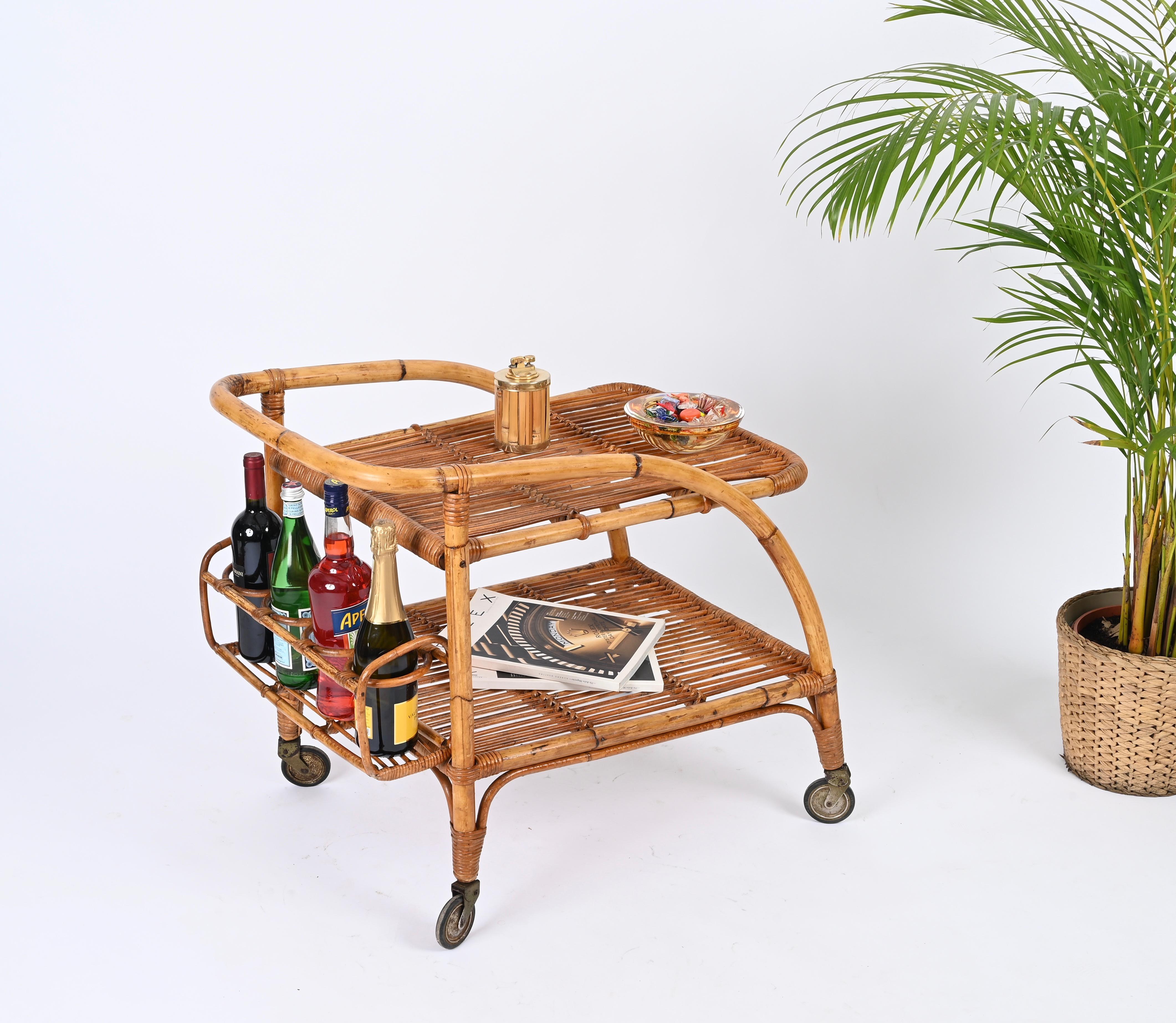 Französischer Riviera-Barwagen/wagen aus Rattan und Korbweide aus der Mitte des Jahrhunderts, Italien 1960 (20. Jahrhundert) im Angebot