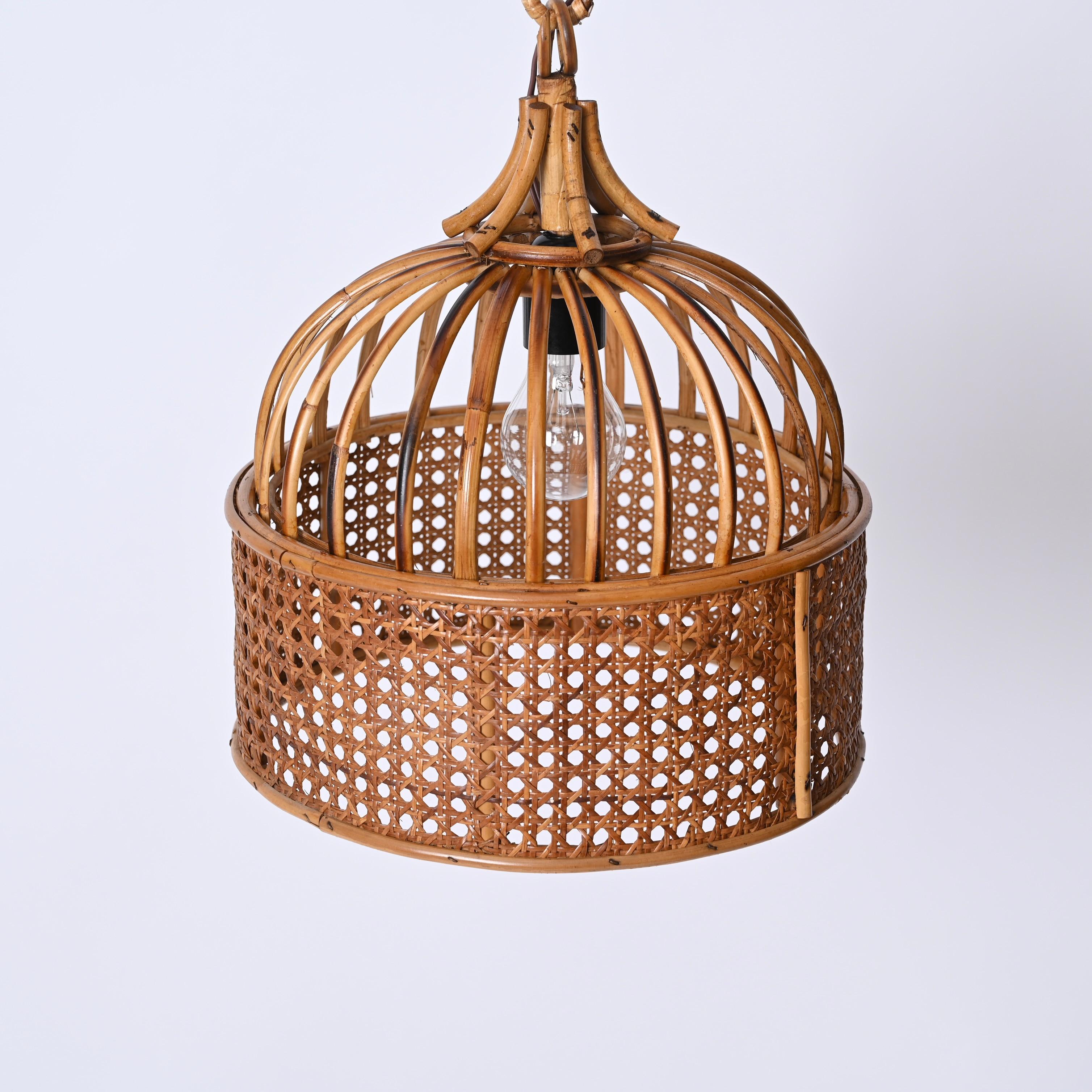 Midcentury French Riviera Round Pendant in Rattan and Wicker, Italy 1970s In Good Condition For Sale In Roma, IT