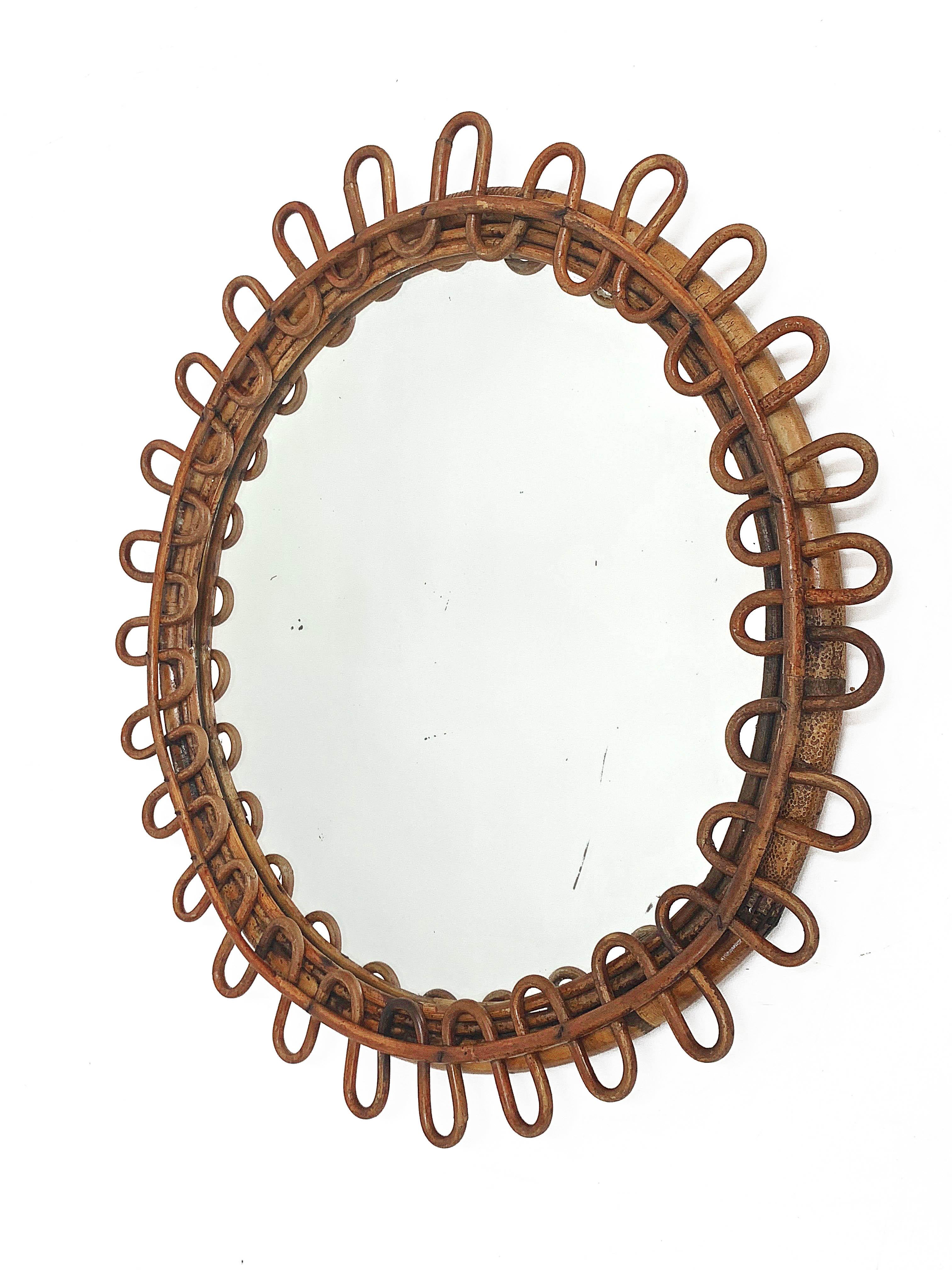 Amazing Mid-Century Modern round rattan Italian wall mirror.

This item is wonderful as it has a stunning sinusoidal frame made of rattan weaving. 

This piece is perfect to add deepness for a Riviera style living room or bedroom.

 