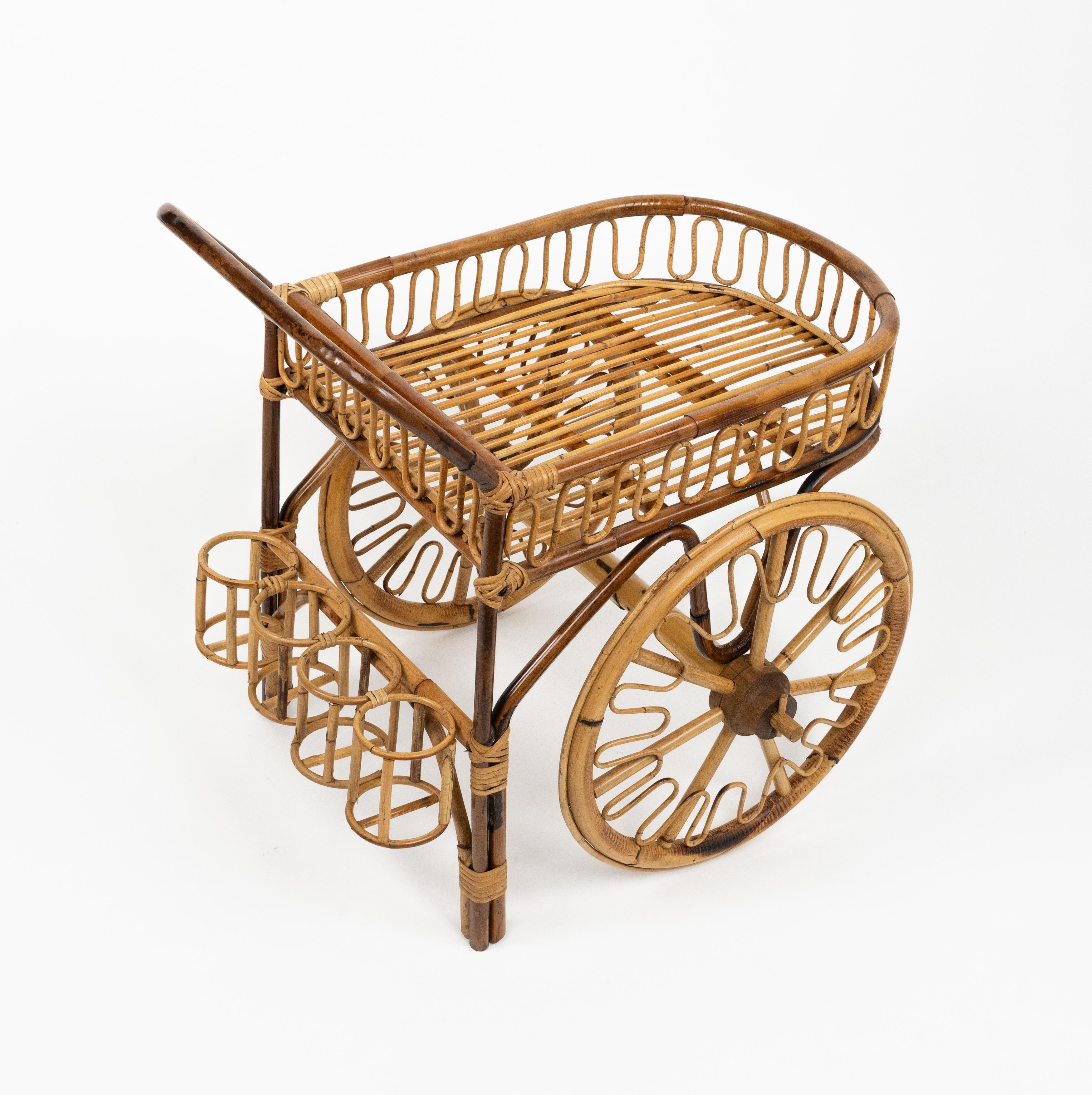 Italiano Carrello da bar di metà secolo in bambù e rattan, Italia 1950 in vendita