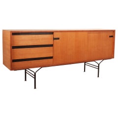 Französisches Sideboard aus der Jahrhundertmitte von Gérard Guermonprez, Eschenfurnier, 1950er Jahre