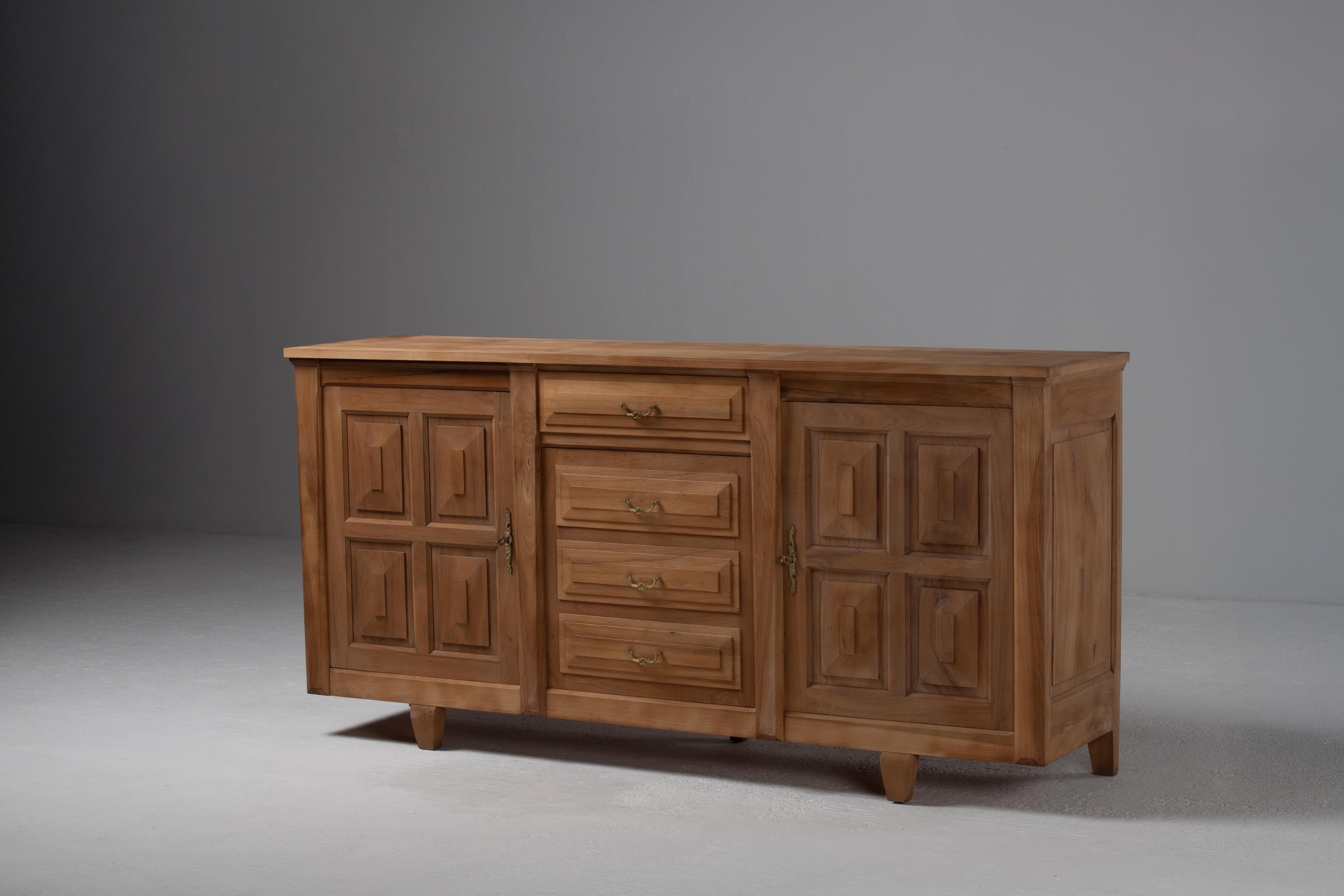 Mid-Century moderno Credenza francese del Medioevo in Oak massiccio, anni '50 in vendita