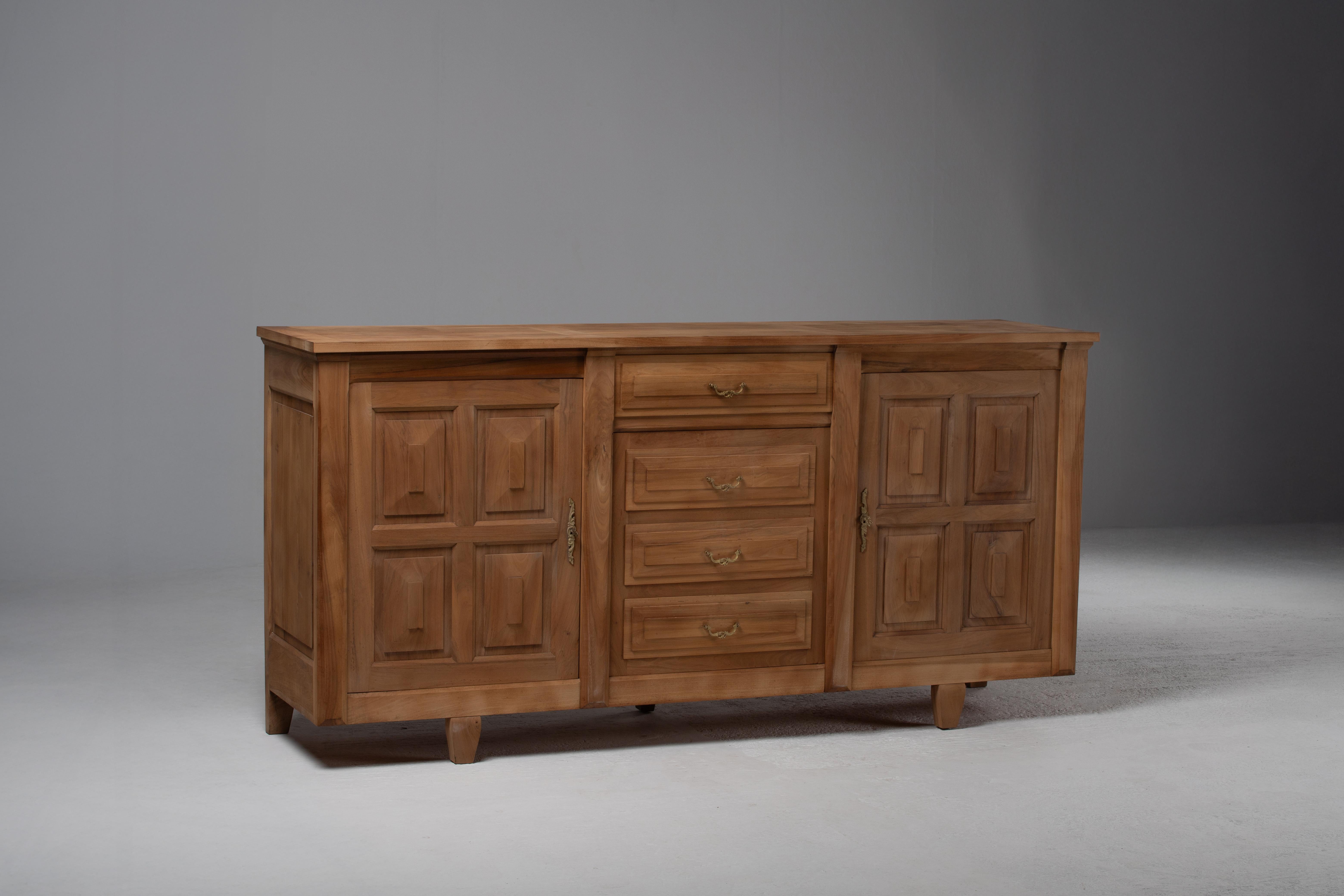 Metà XX secolo Credenza francese del Medioevo in Oak massiccio, anni '50 in vendita