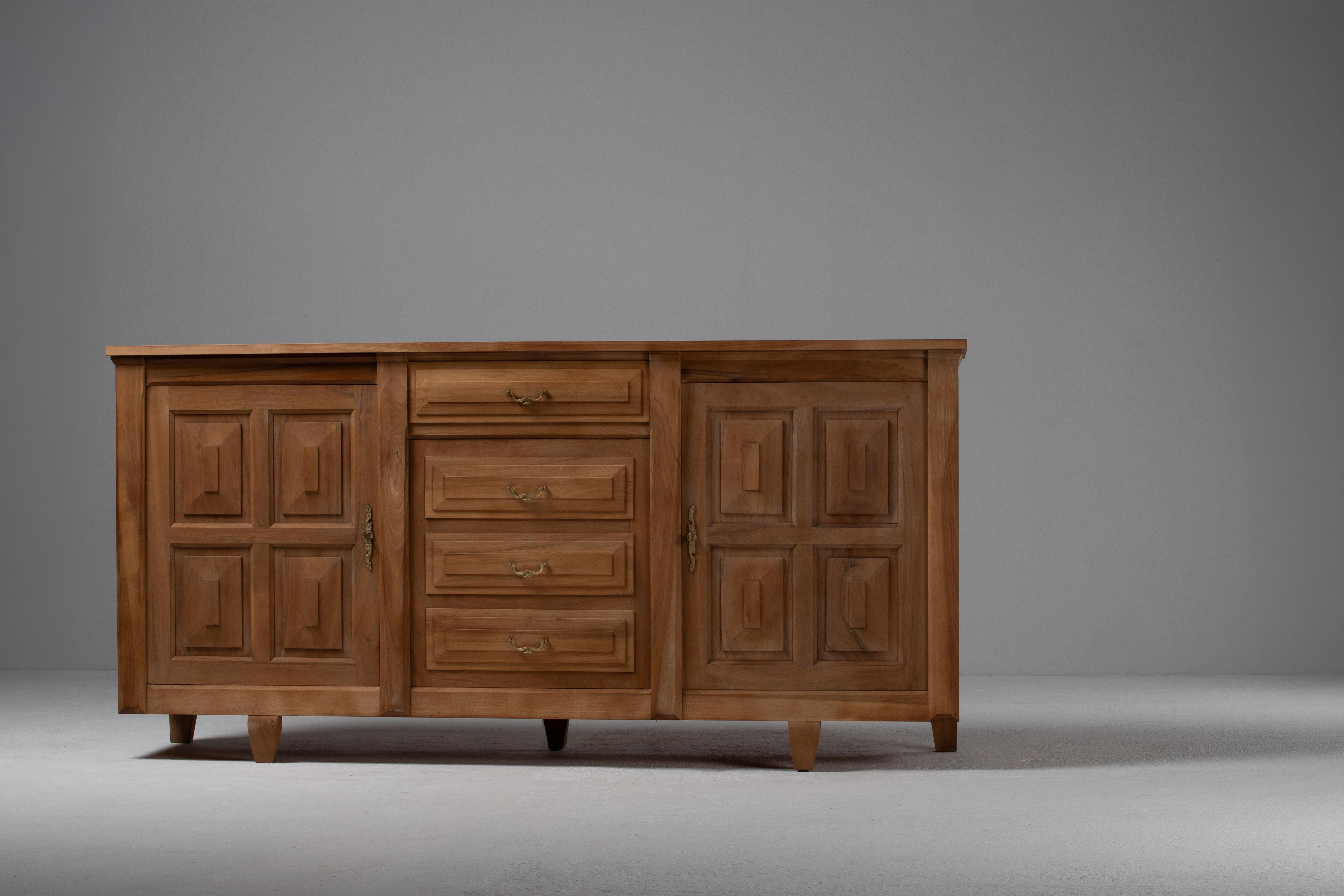 Quercia Credenza francese del Medioevo in Oak massiccio, anni '50 in vendita