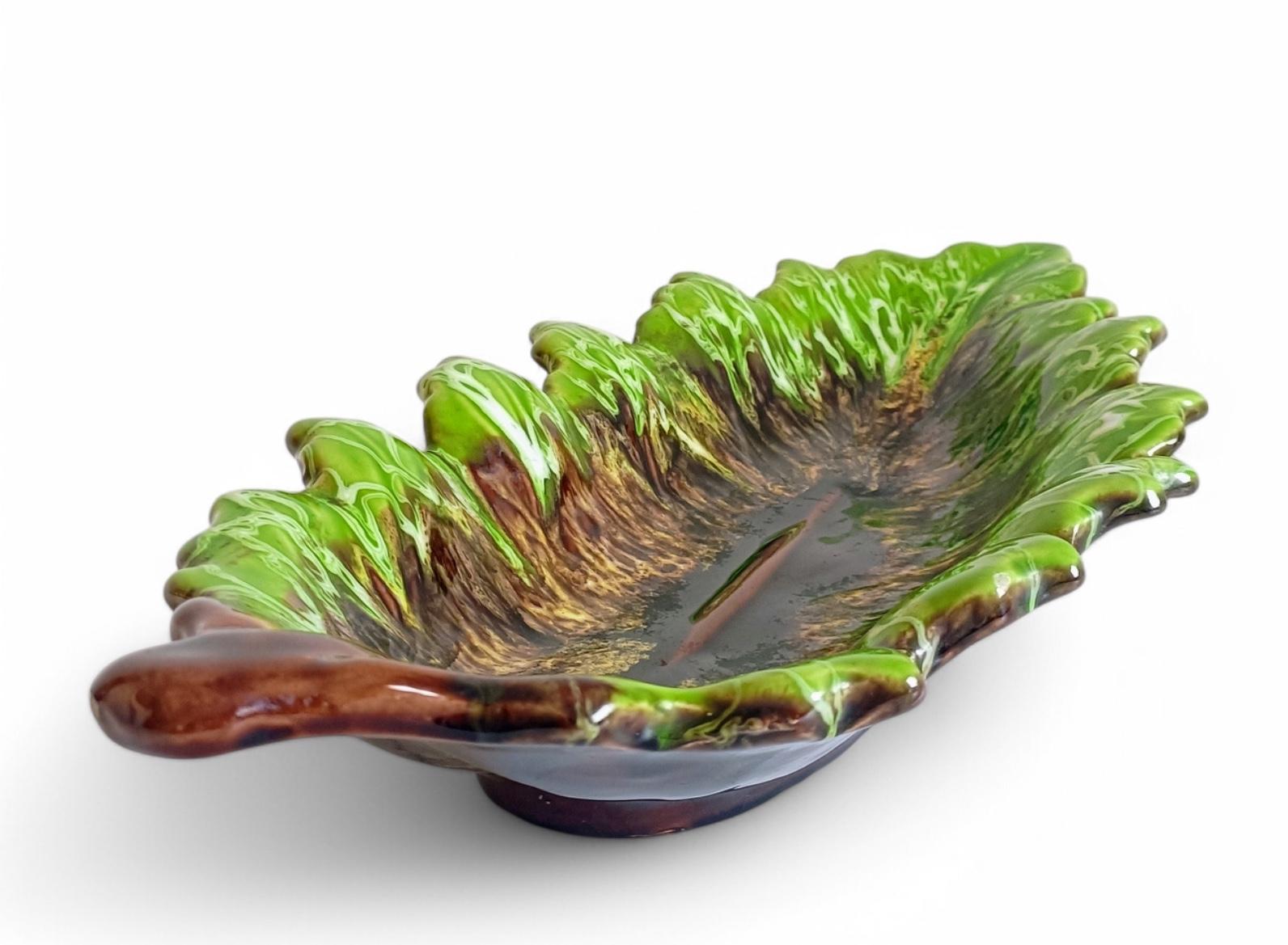 Smaltato Centrotavola in maiolica XL di metà secolo firmato Vallauris, Francia 1950s in vendita
