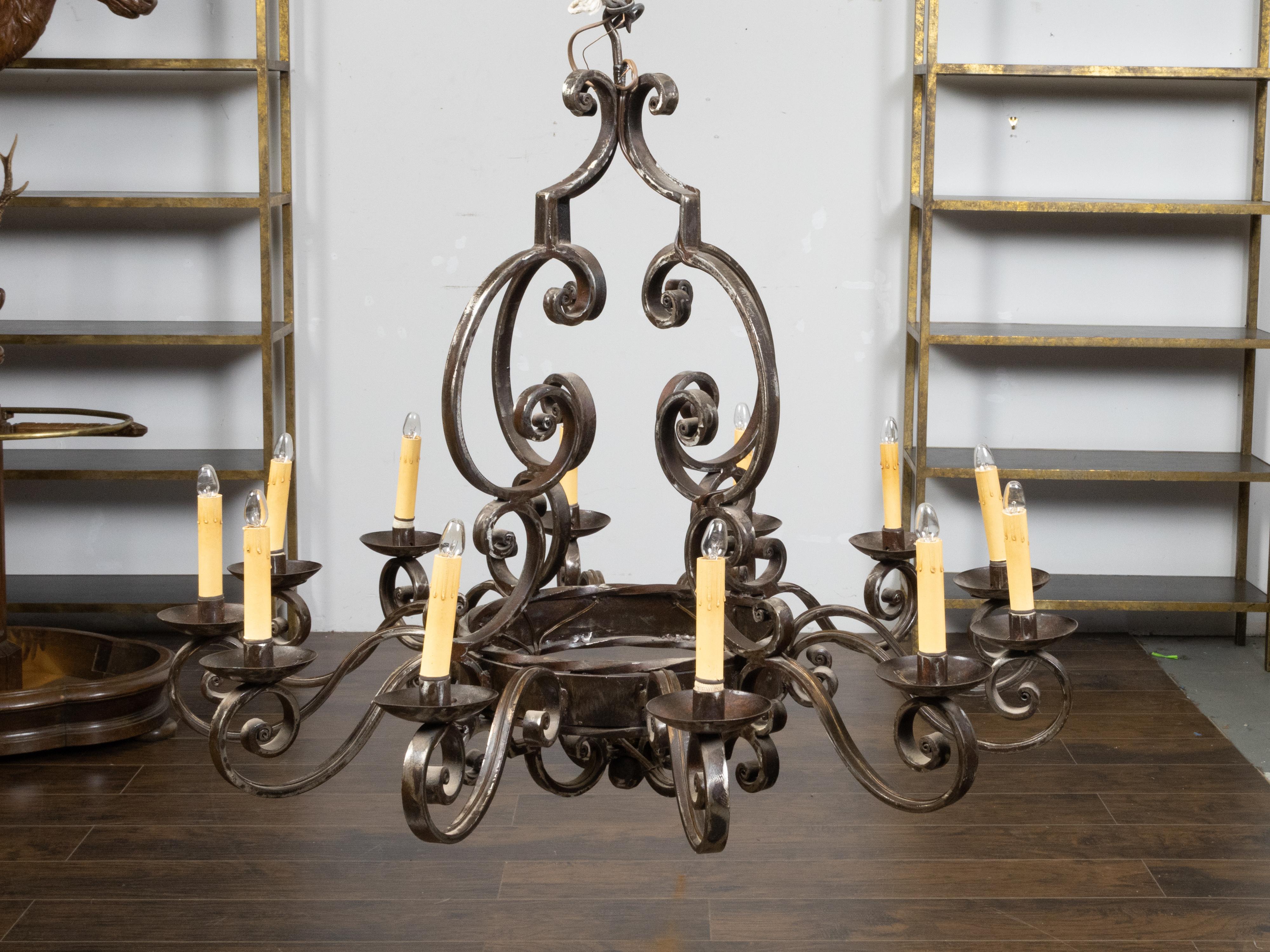Midcentury French Steel 12-Light Chandelier with Scrolls and Dark Patina In Good Condition For Sale In Atlanta, GA