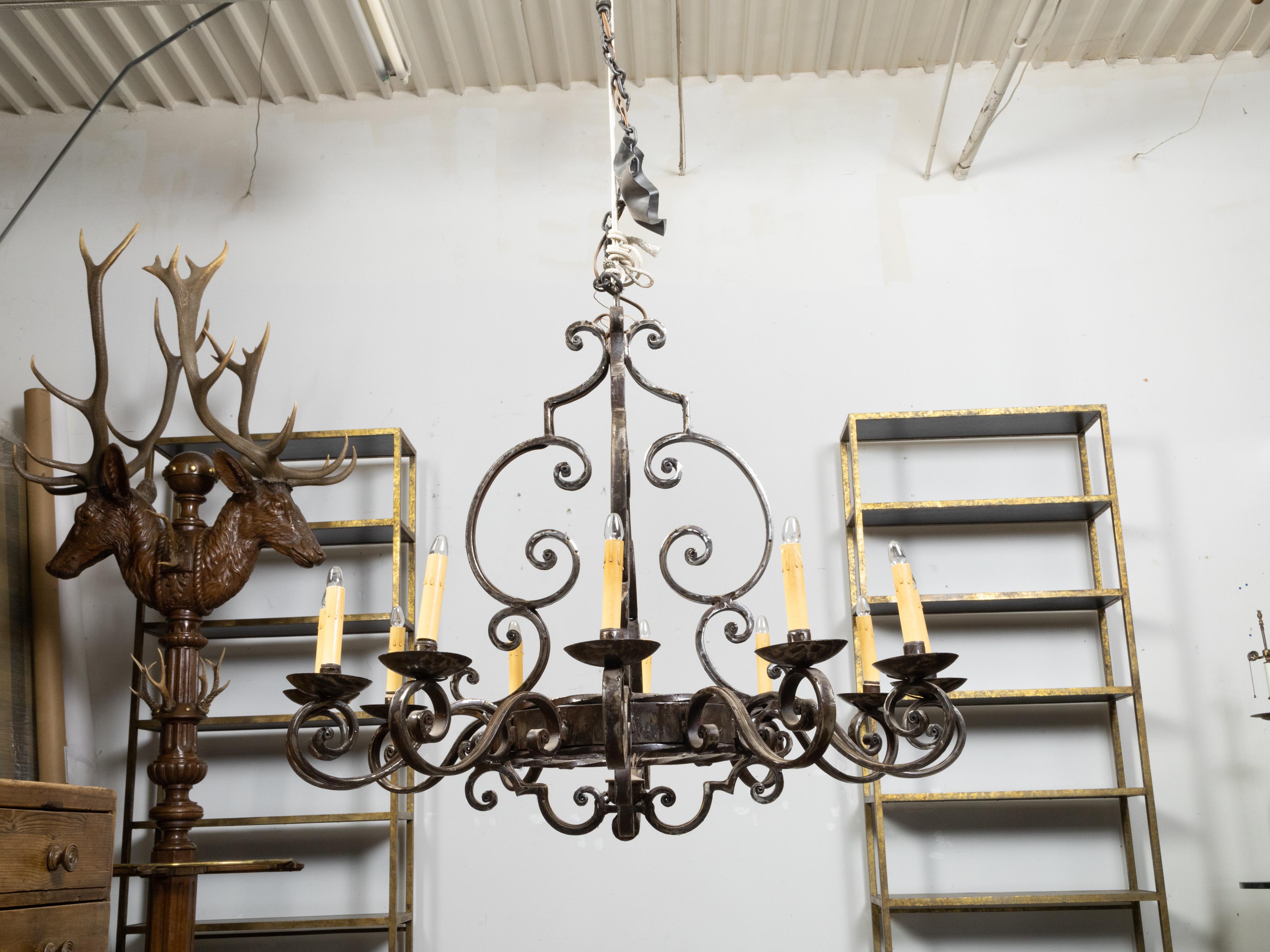 Midcentury French Steel 12-Light Chandelier with Scrolls and Dark Patina For Sale 2