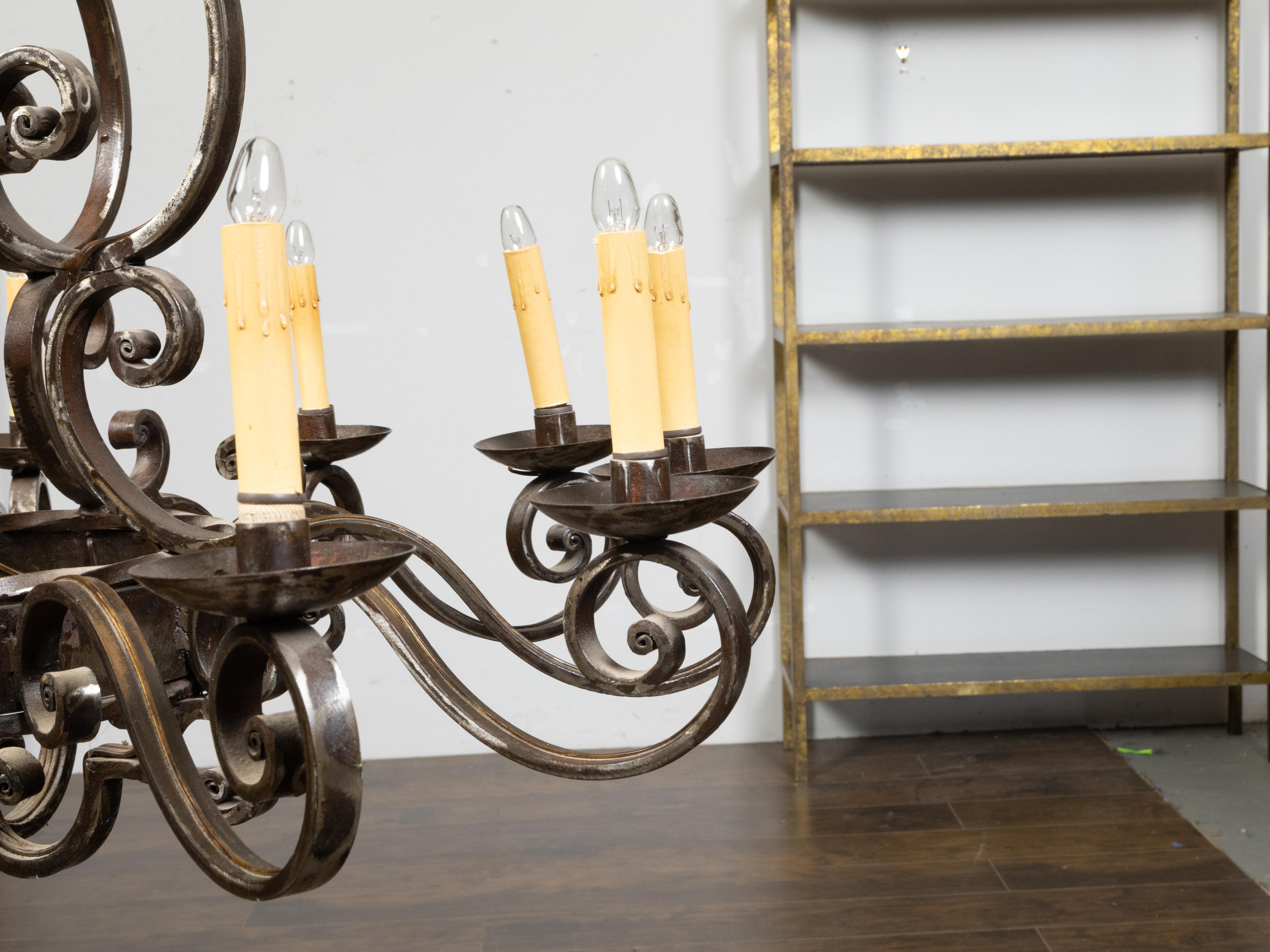 Midcentury French Steel 12-Light Chandelier with Scrolls and Dark Patina For Sale 4