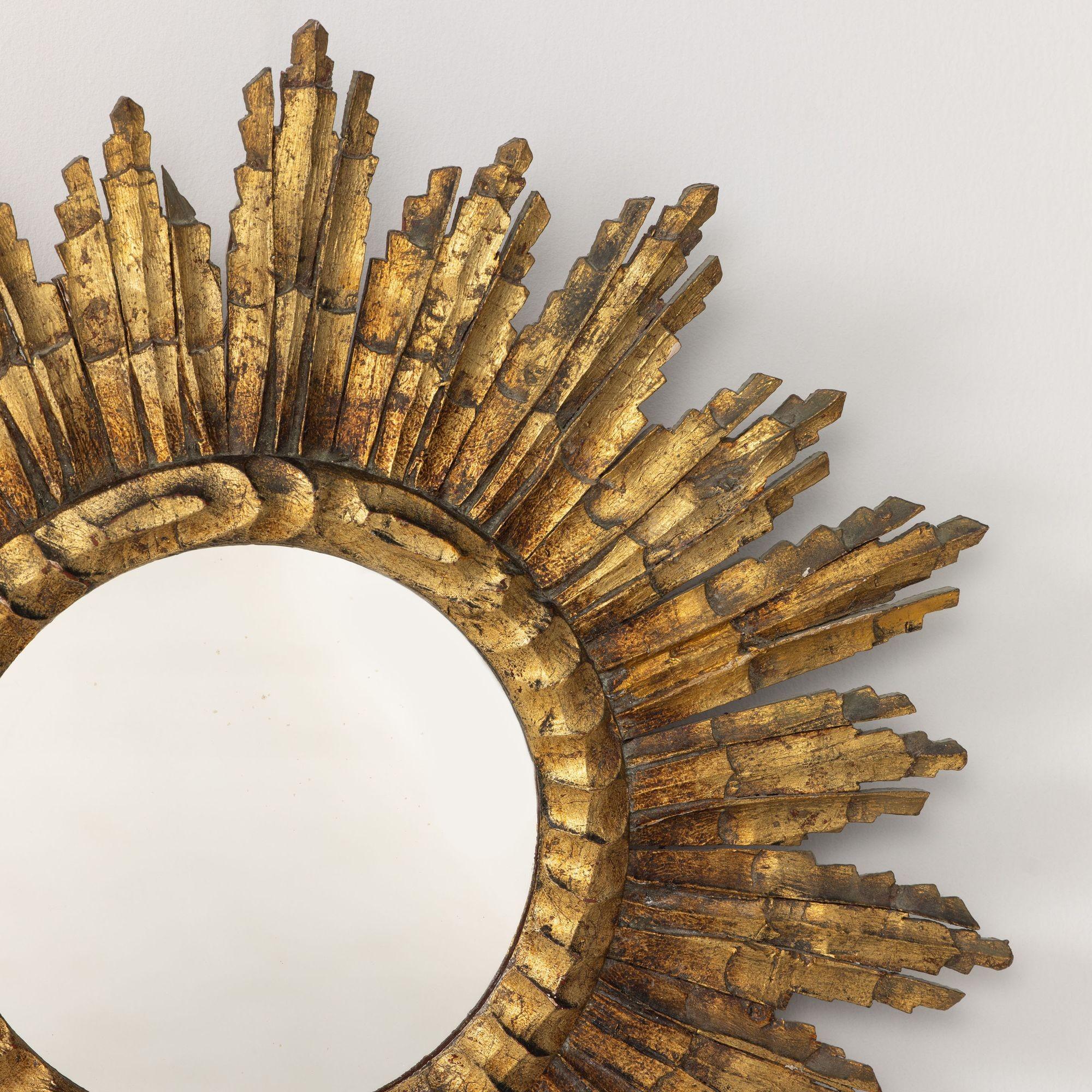 Intagliato a mano Specchio francese a raggiera del metà del secolo scorso in legno dorato originale in vendita