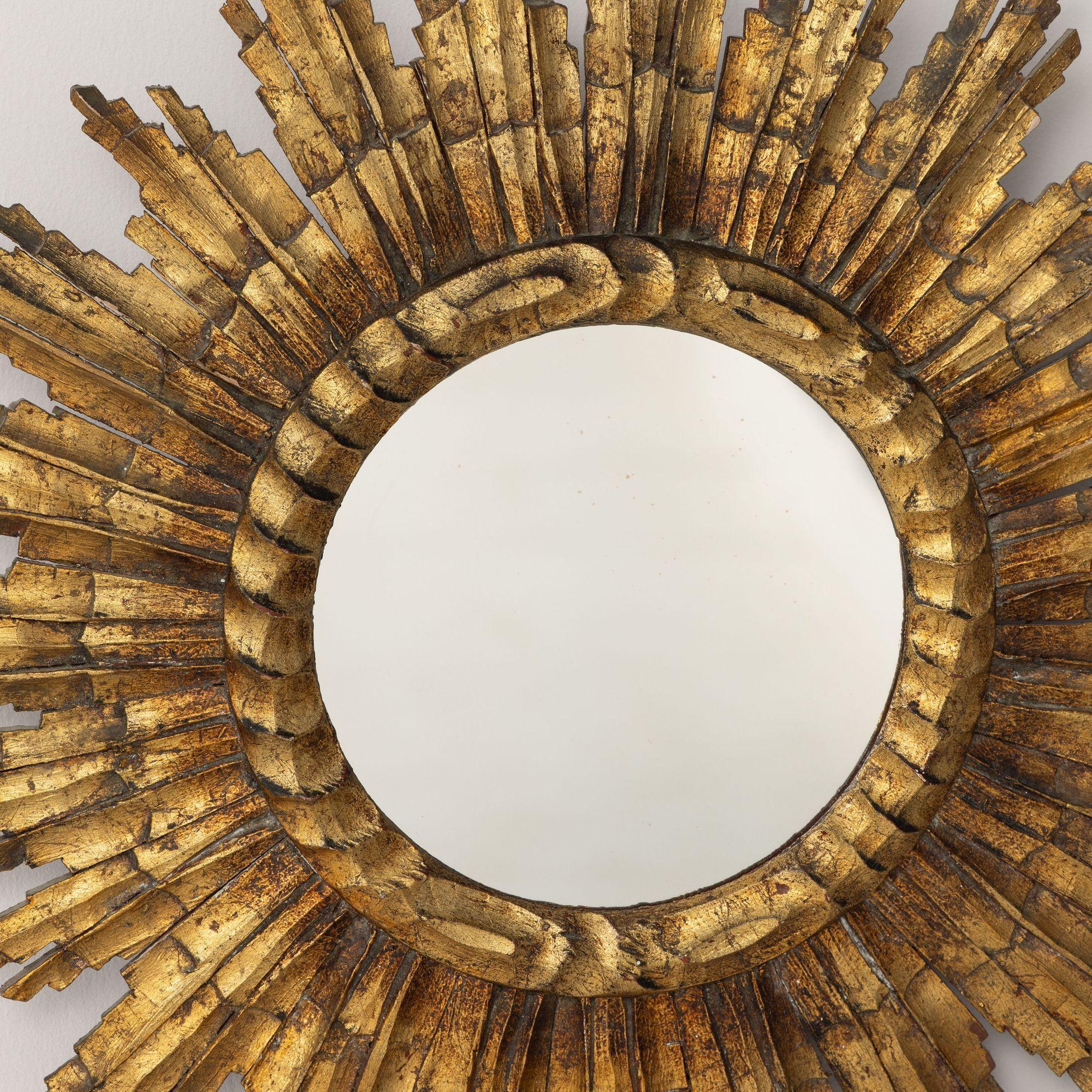 Specchio francese a raggiera del metà del secolo scorso in legno dorato originale in vendita 2