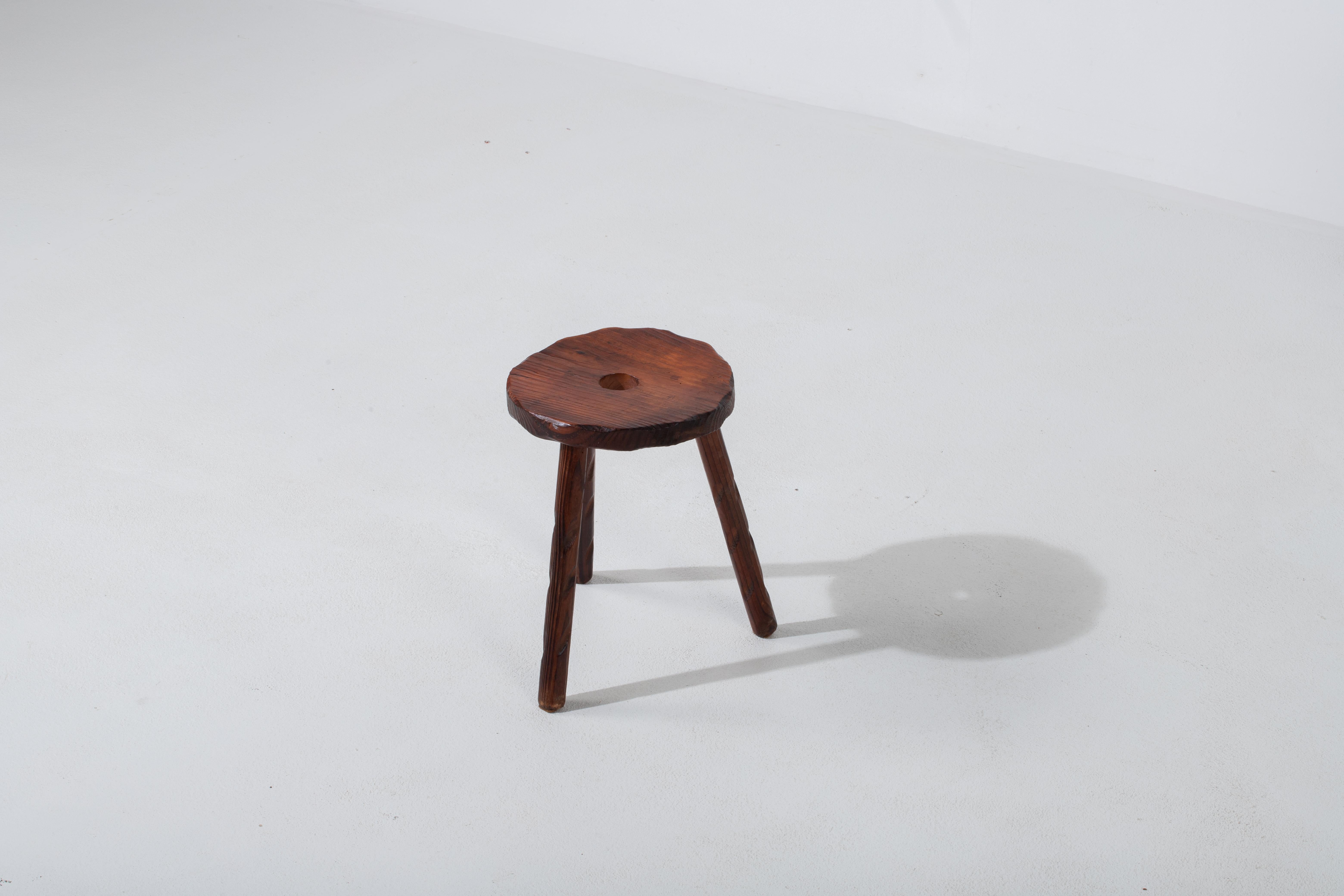 Midcentury French Walnut Stool, Jean Touret-Inspired, 1960s im Zustand „Relativ gut“ im Angebot in Kaštel Sućurac, HR